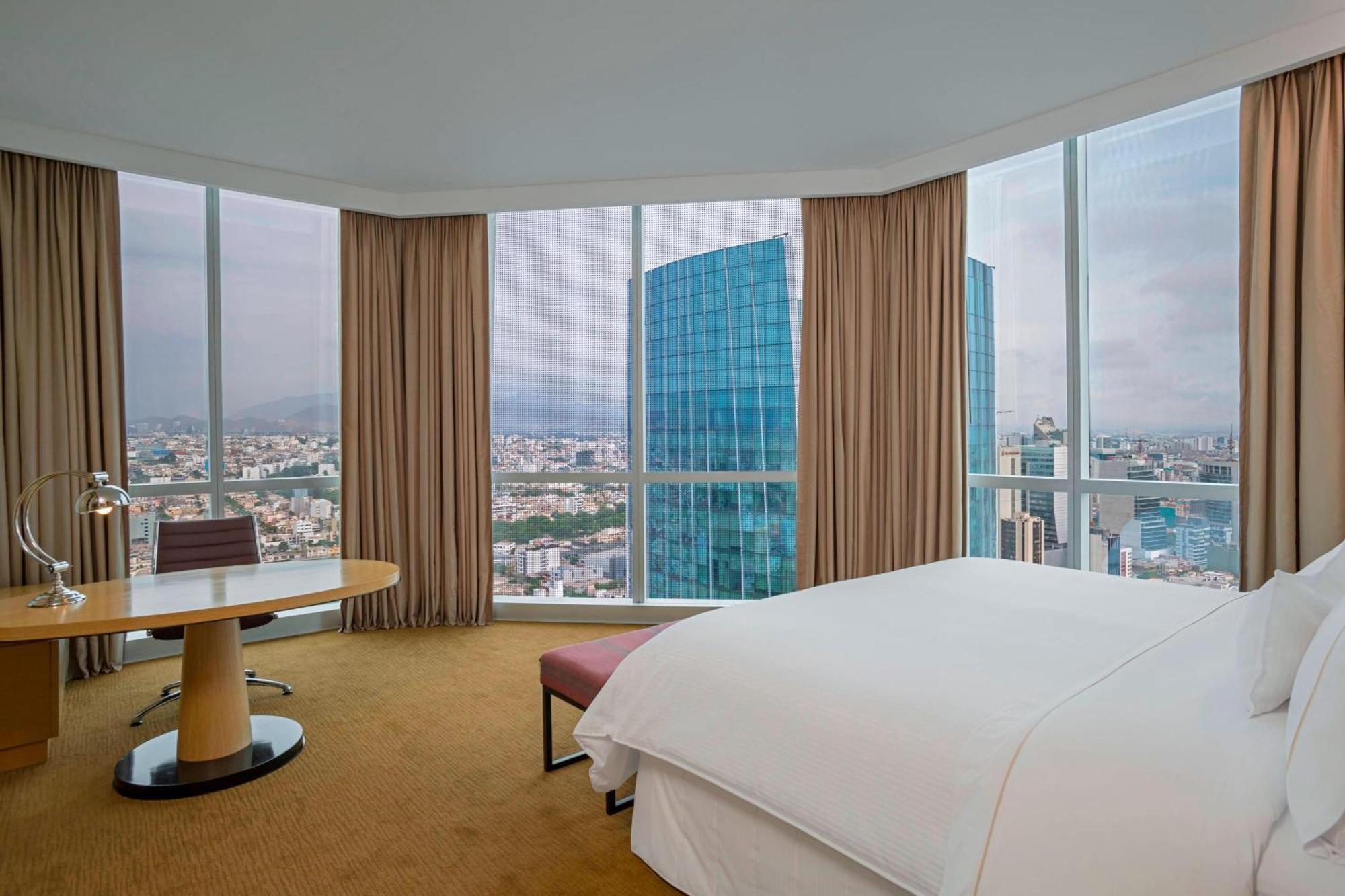 Westin Executive Club Lounge Access Deluxe Guest Room 1 King High Floor