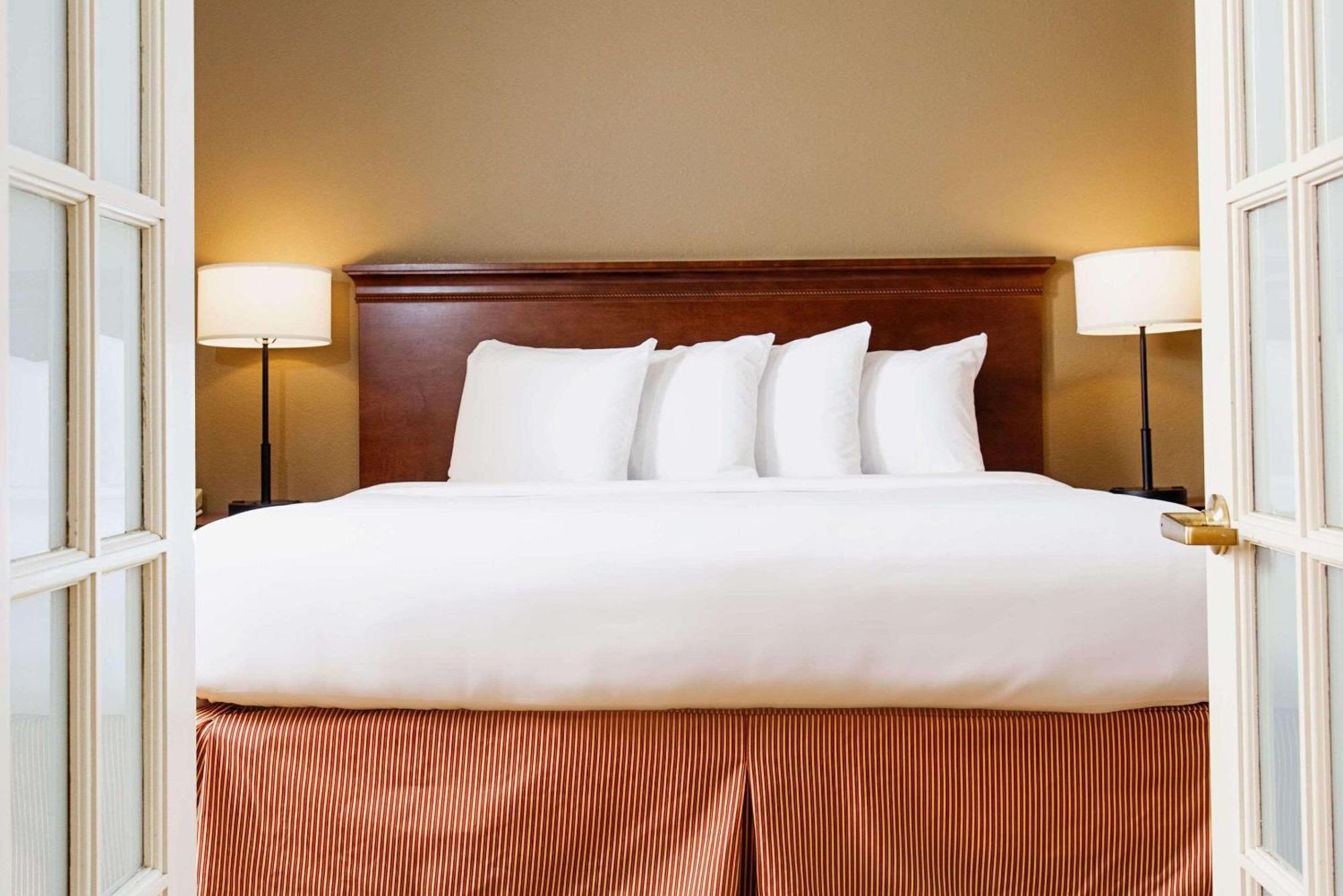 One-Bedroom King Suite