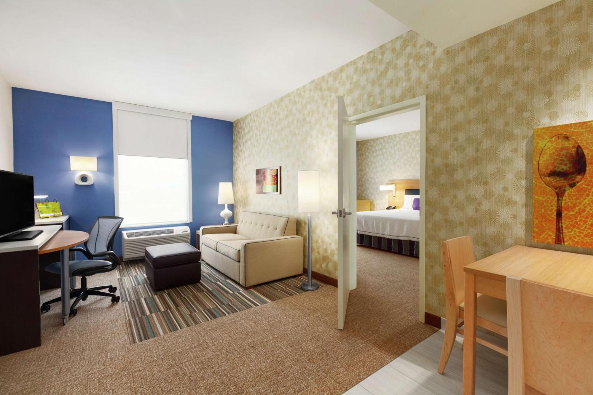 One-Bedroom King Suite Non-Smoking,1552321504:JPEG