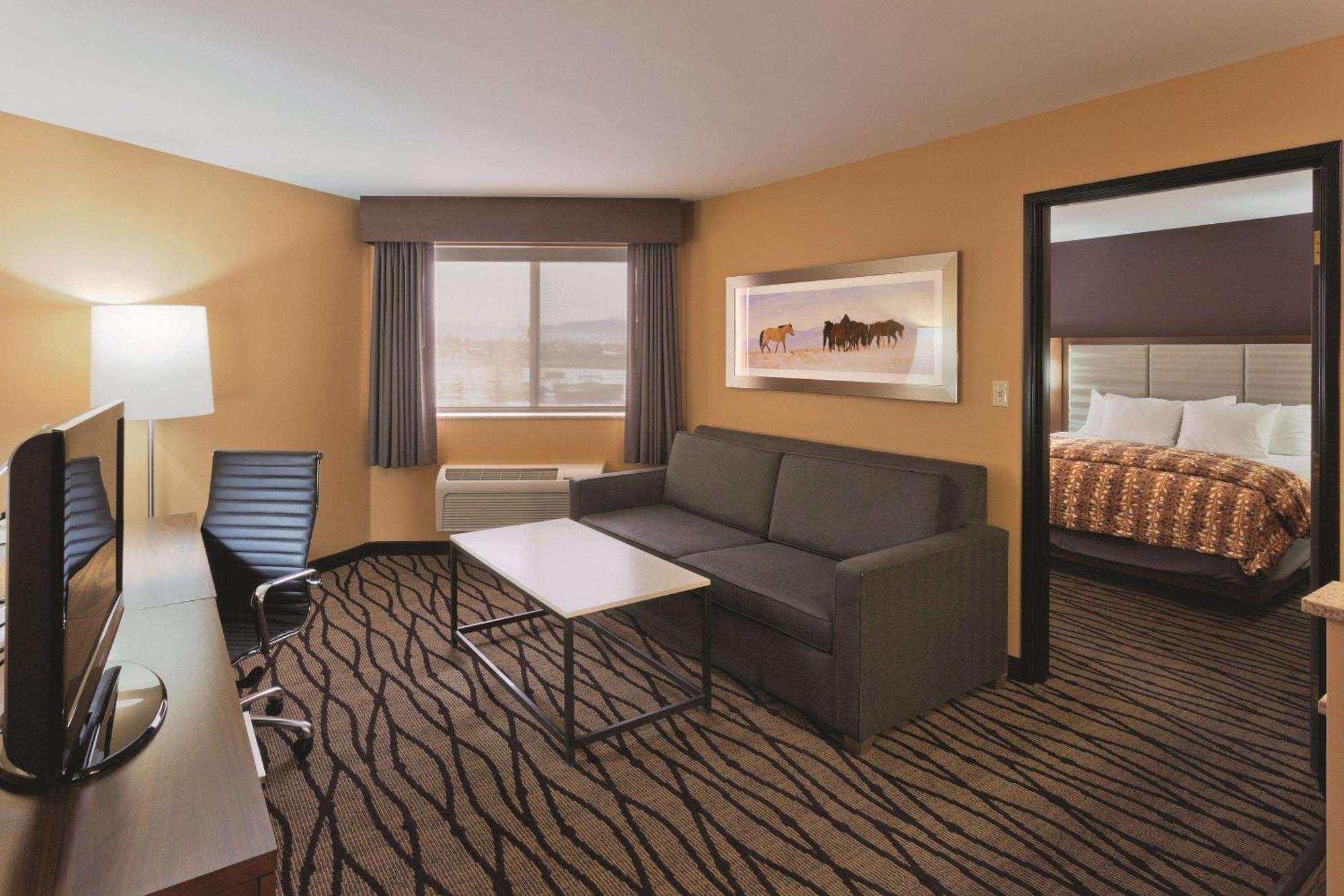 King Suite Mountain View Non-Smoking