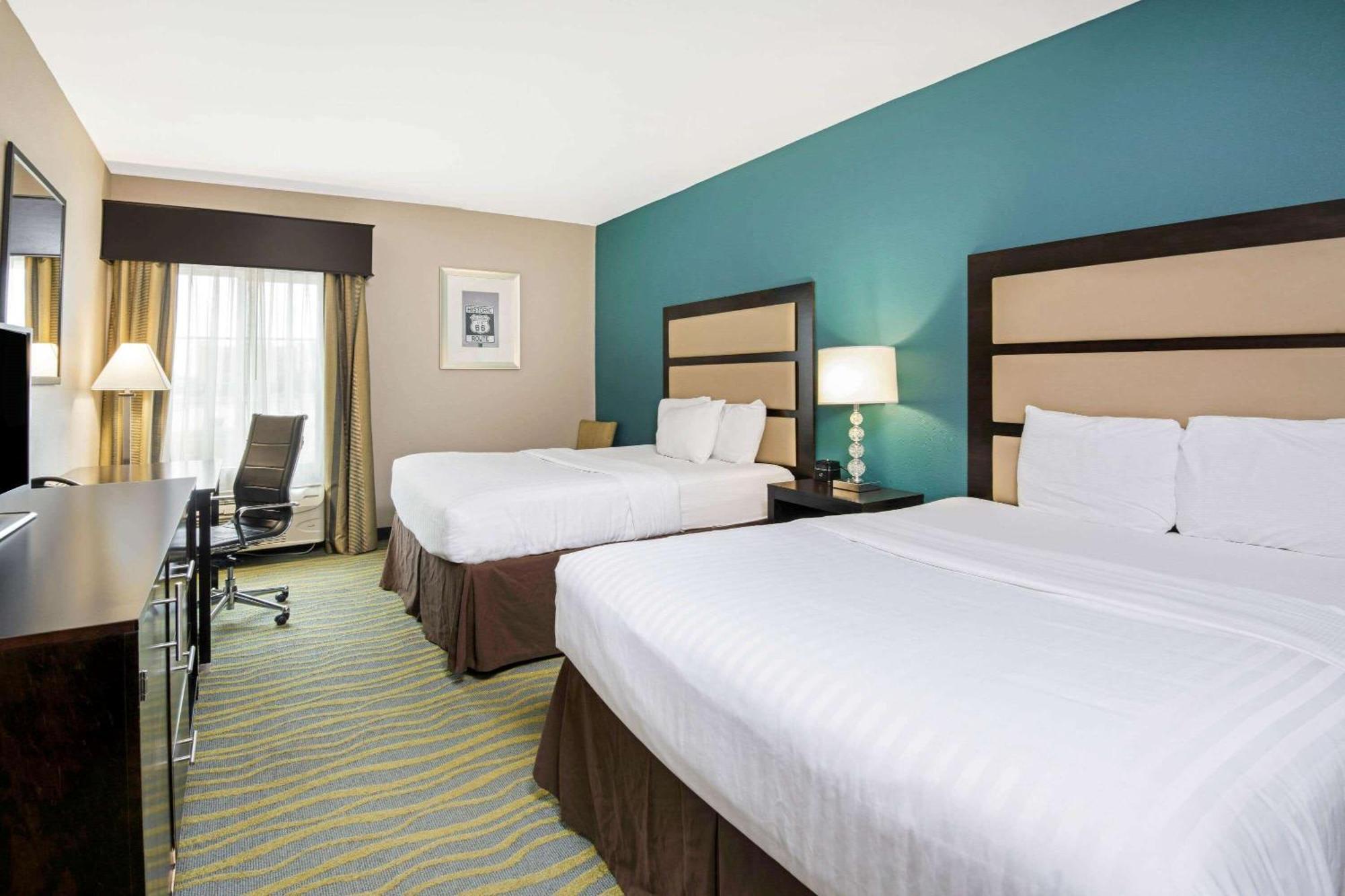 King Room Queen Bed Non-Smoking