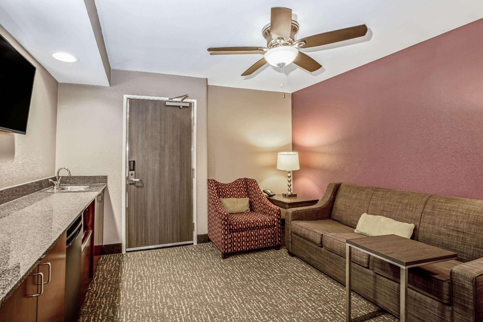 Deluxe Family Room City View Non-Smoking