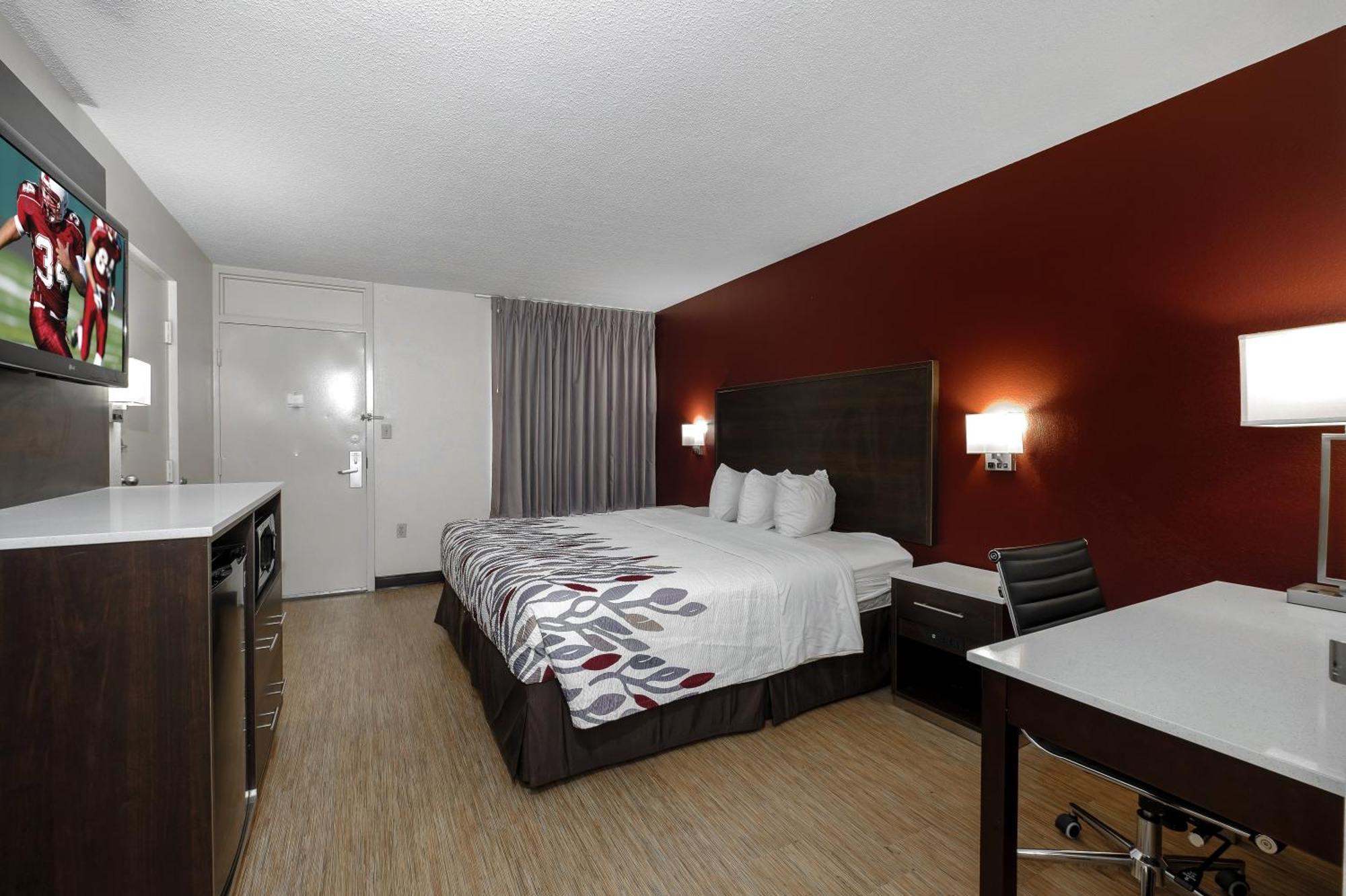 Deluxe King Room Disability Access Non-Smoking