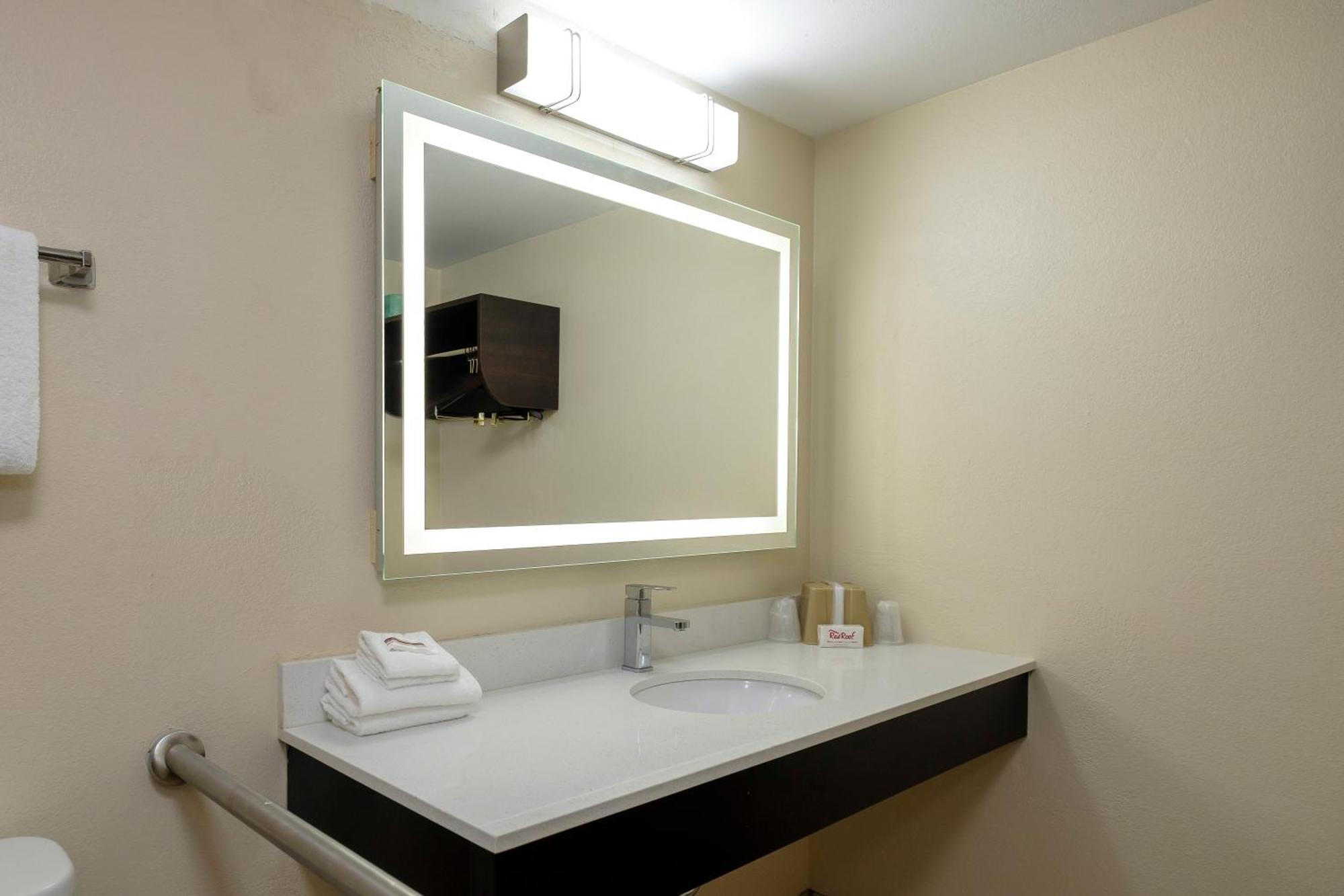 Deluxe King Room Disability Access Non-Smoking
