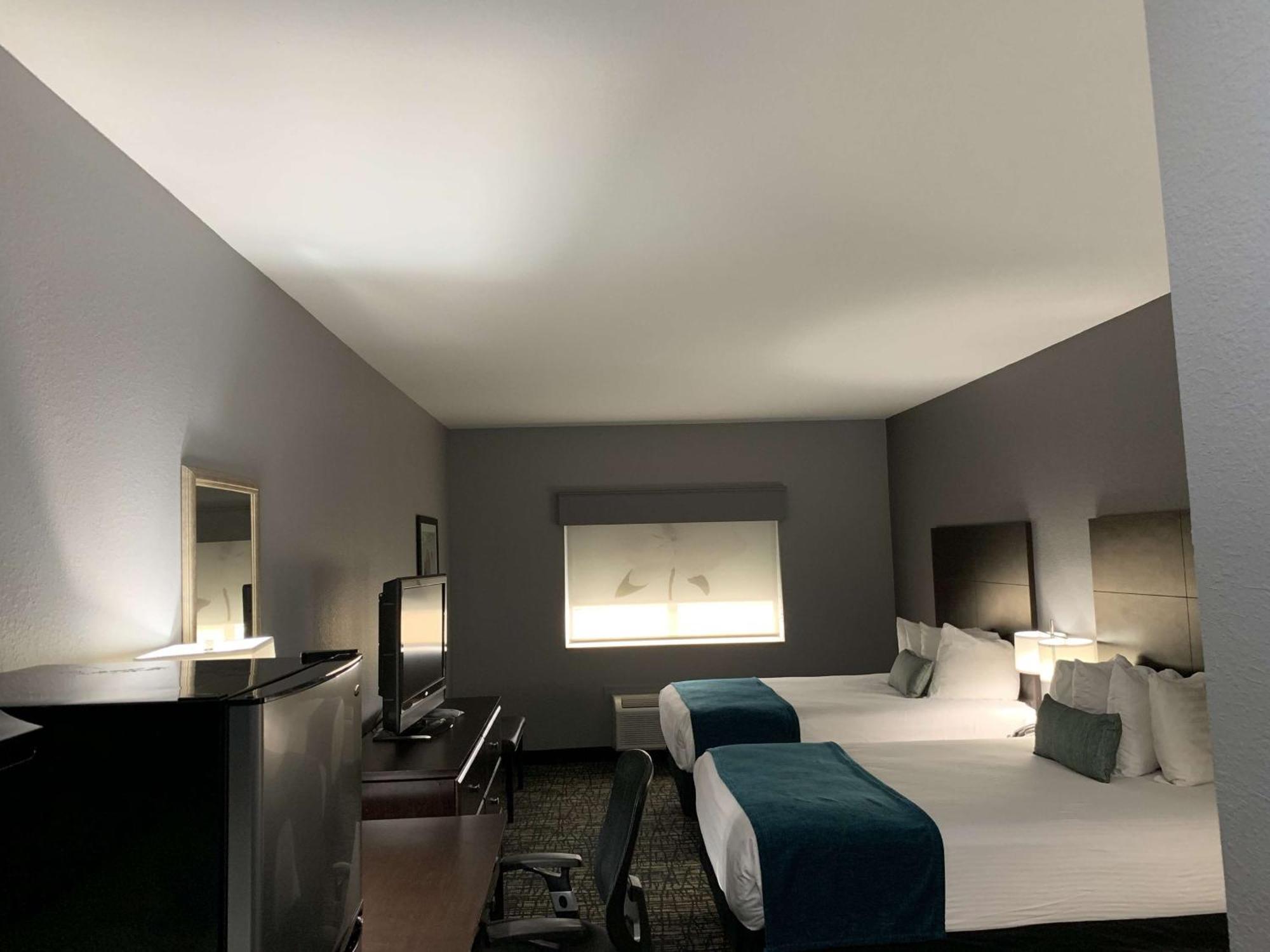 Queen Suite Two Queen Beds Kitchenette Non-Smoking