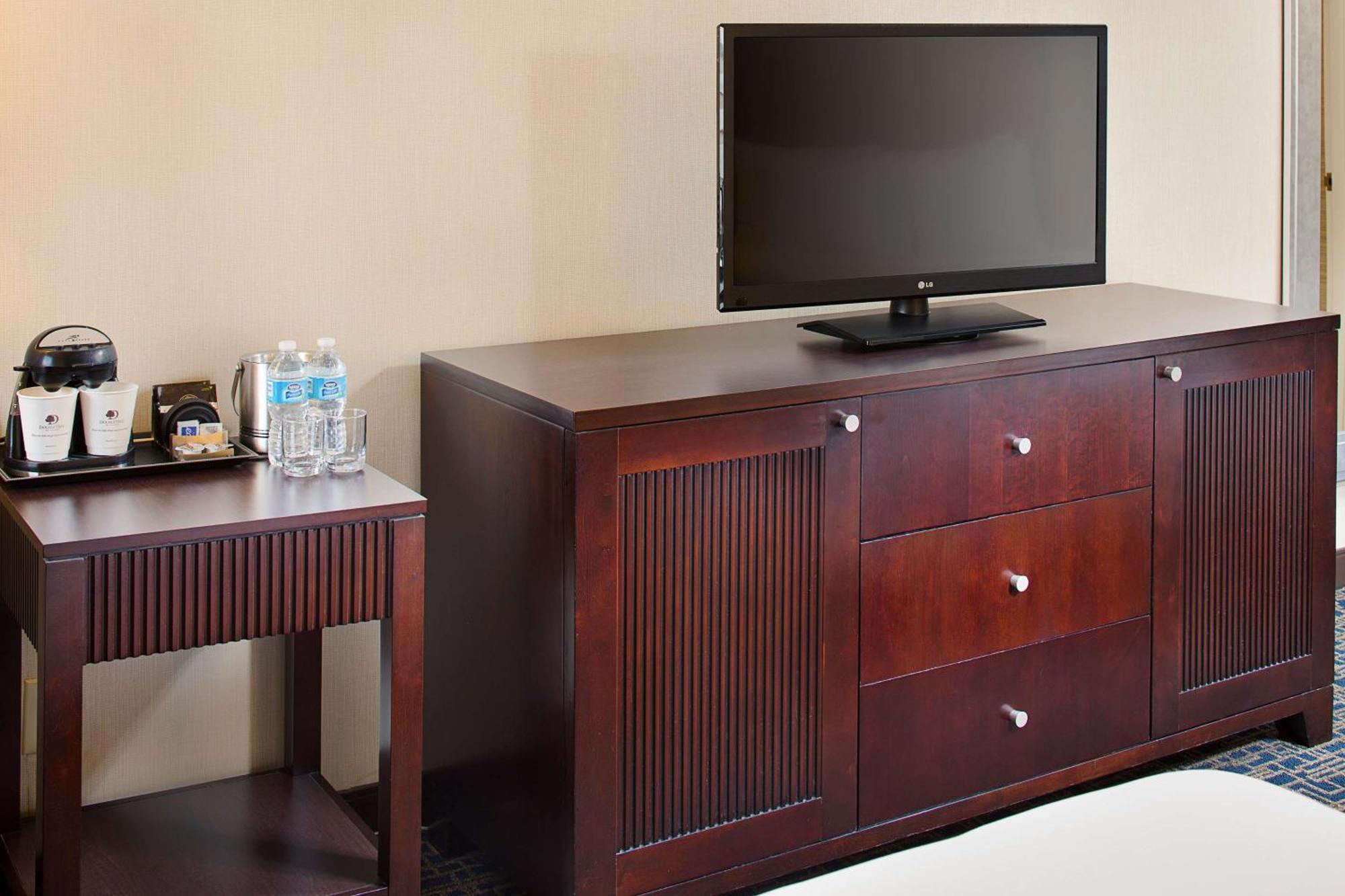 King Room with Sofa Bed - Non-Smoking
