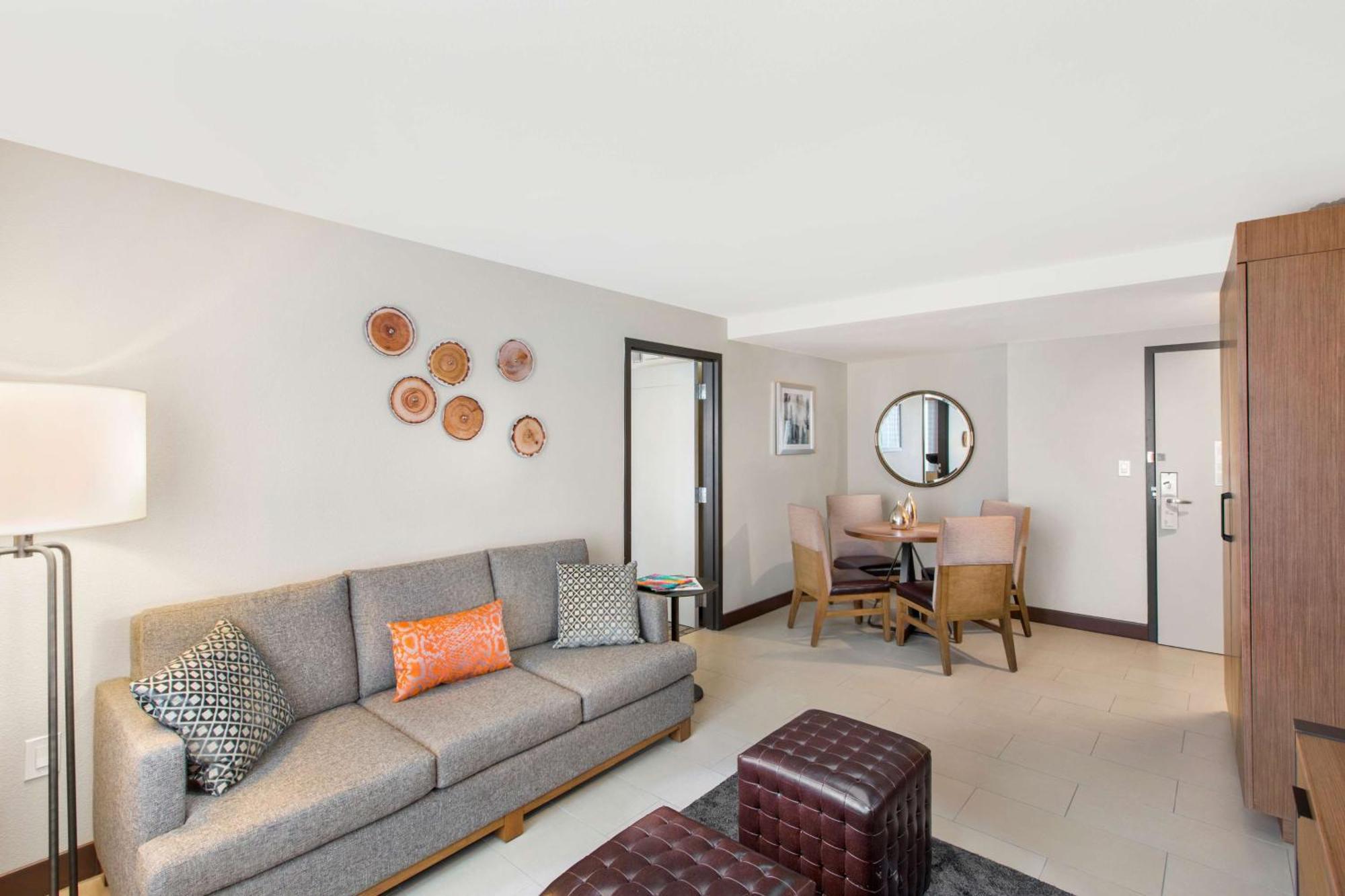 One-Bedroom King Suite Sofa Bed,1278726517:JPEG