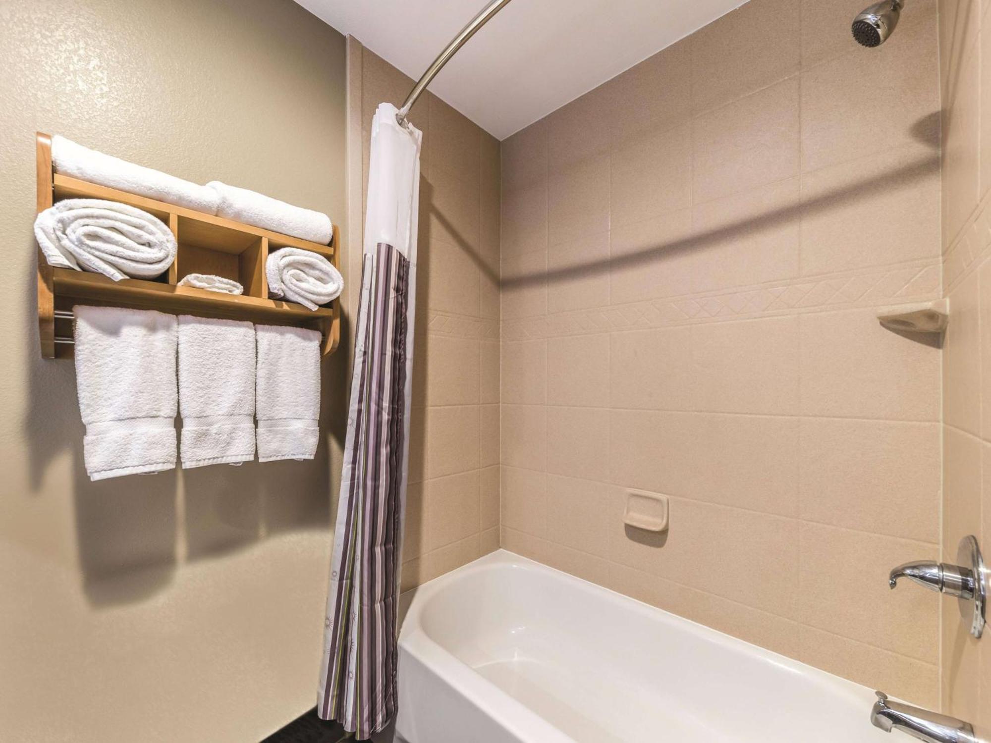 Deluxe King Room - Non-Smoking