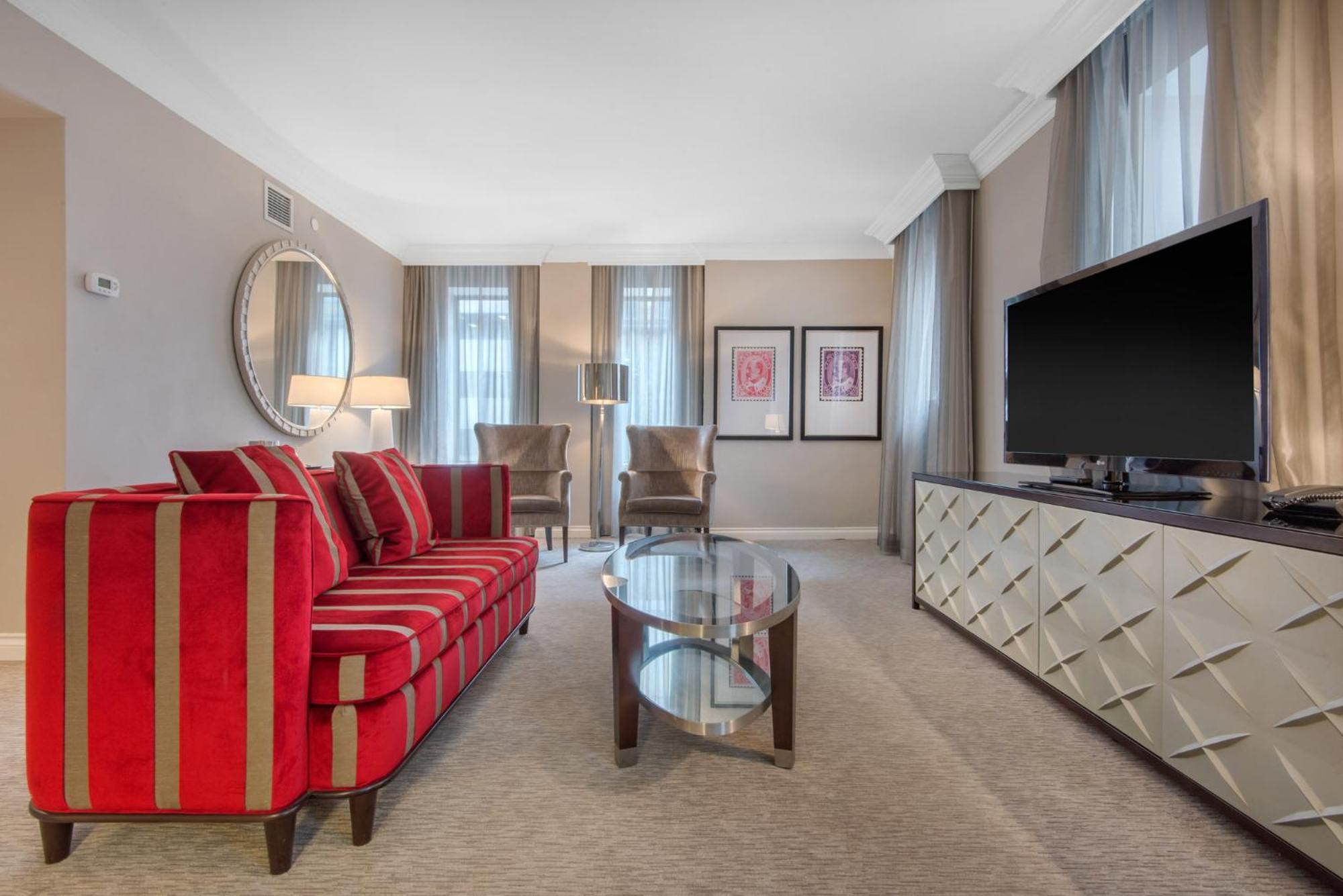 Luxury Executive Suite 1 King Bed