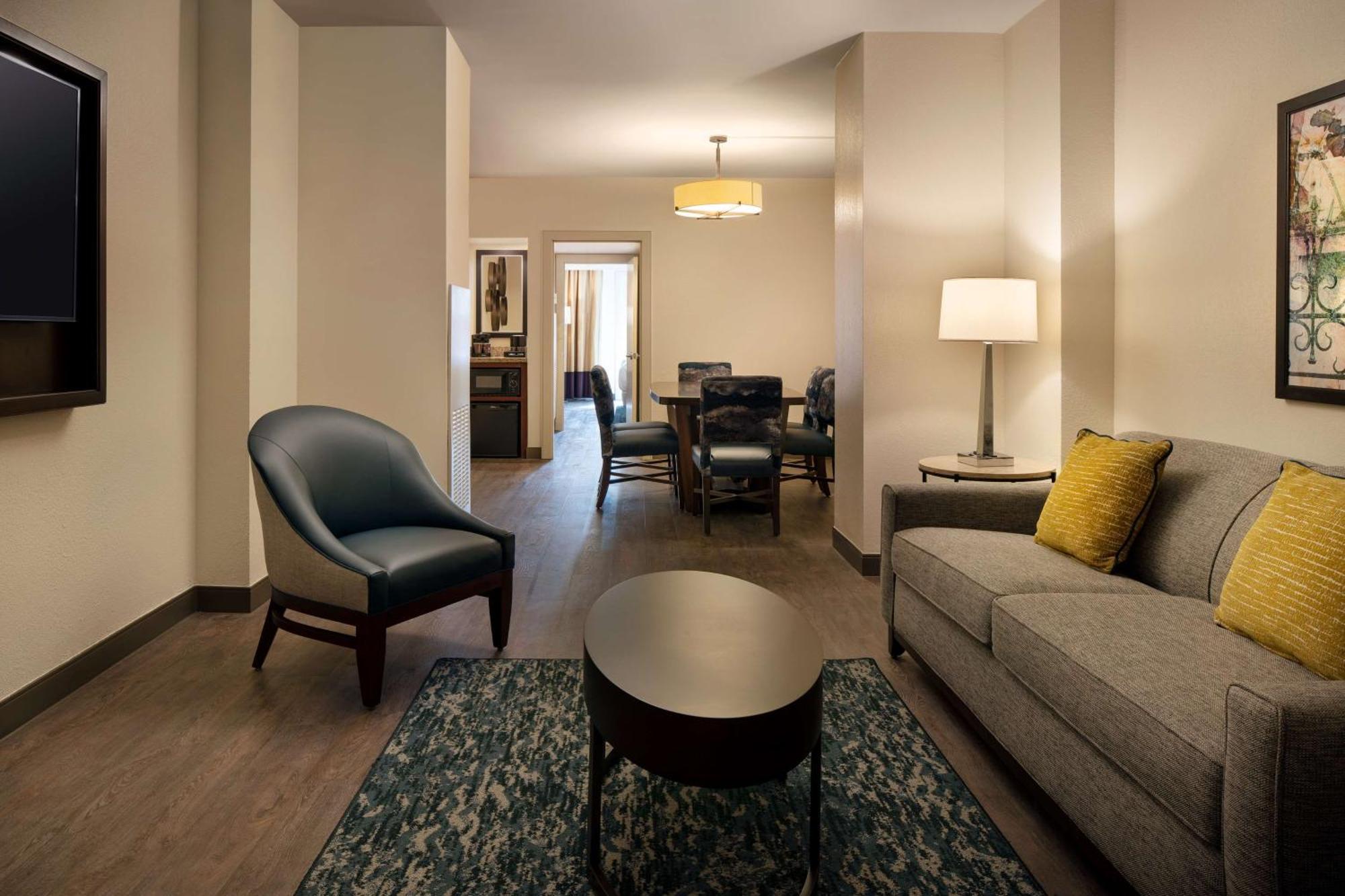 Executive One-Bedroom Double Suite - Non-Smoking