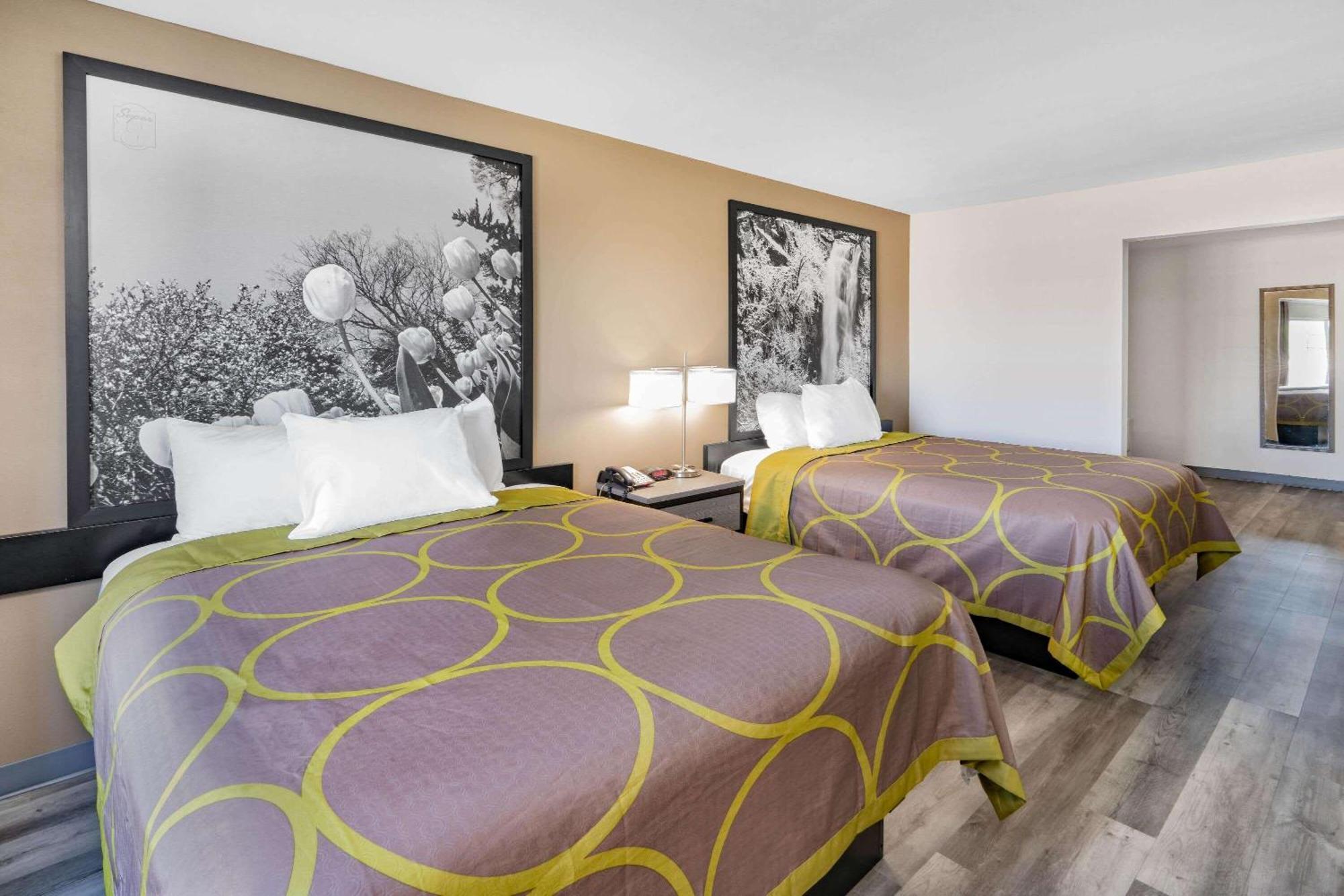 Queen Room Two Queen Beds Non-Smoking