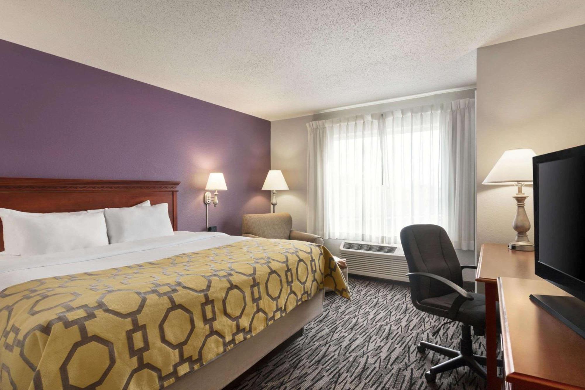 King Room with Roll-in Shower - Mobility Access/Non-Smoking
