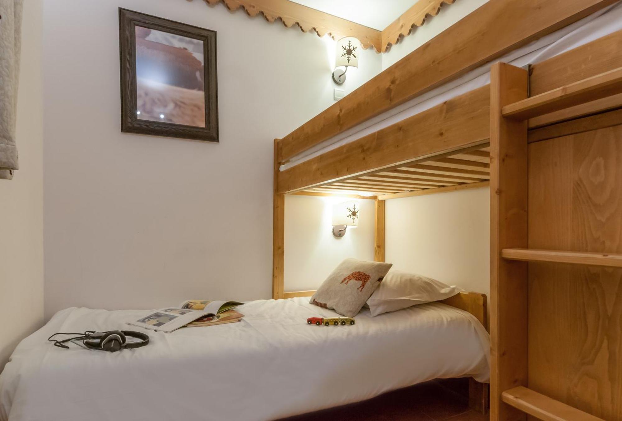 One-Bedroom Apartment Sleeping Alcove Balcony