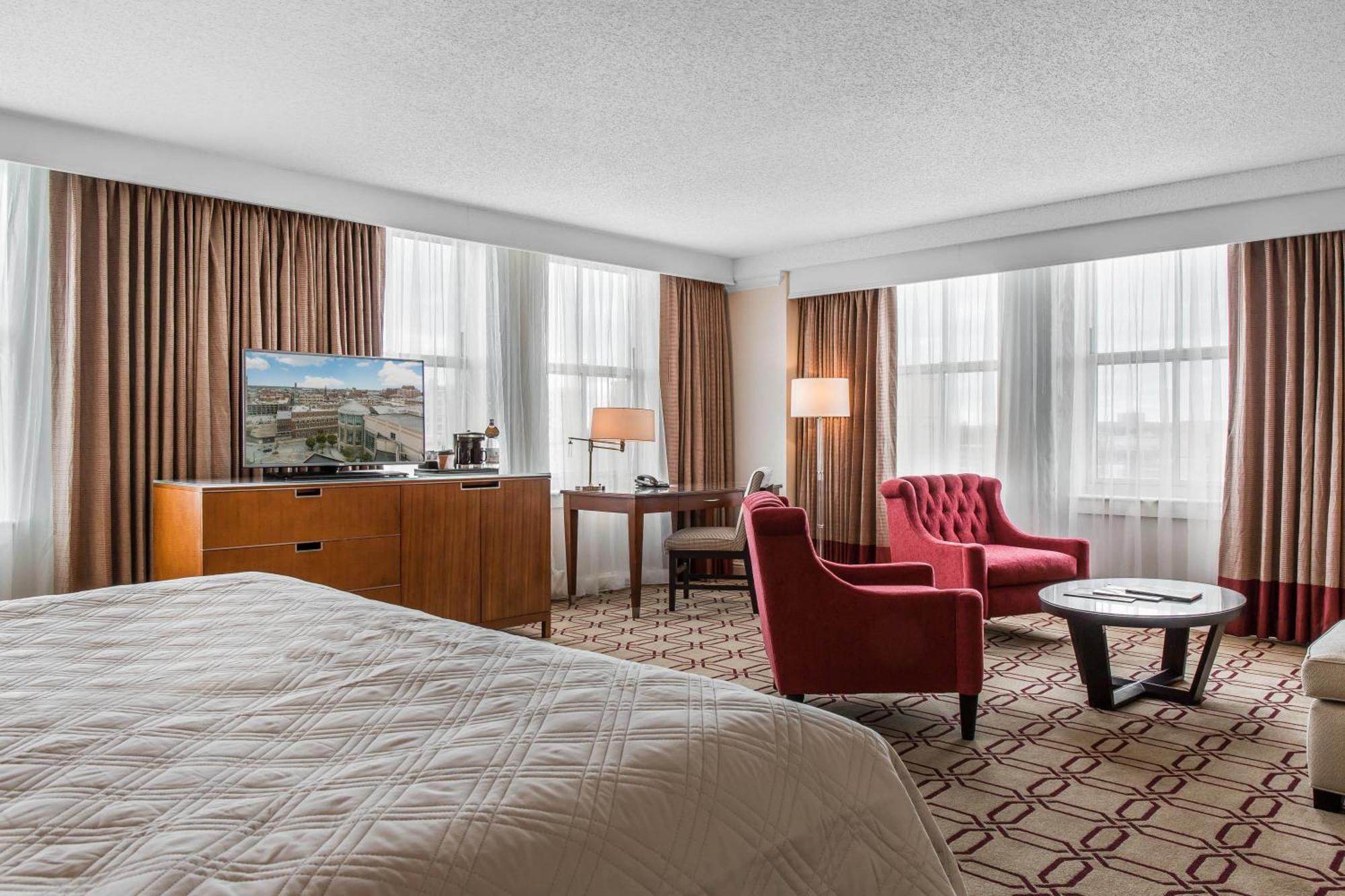 Signature Executive King Bed