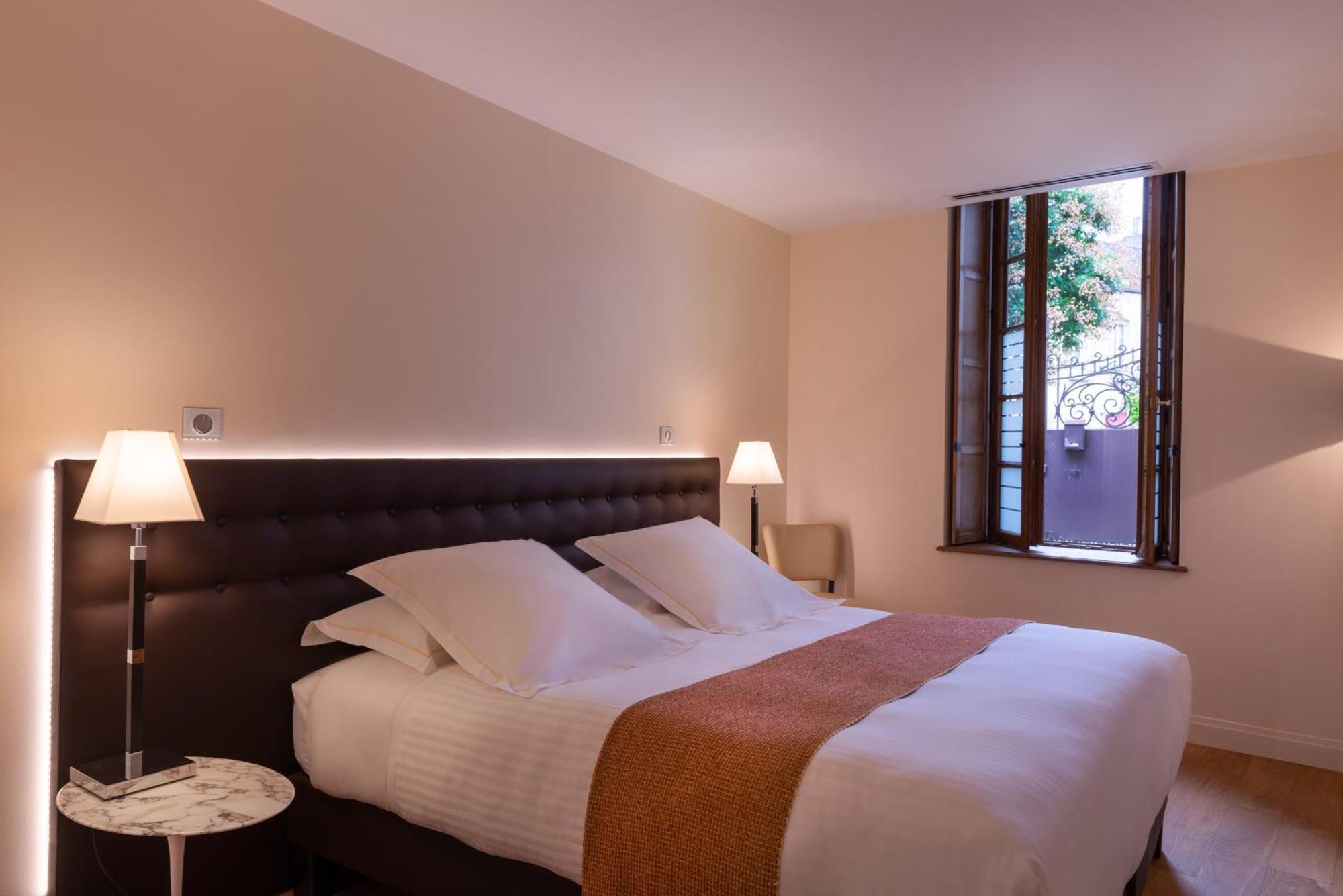 Knoll Suite