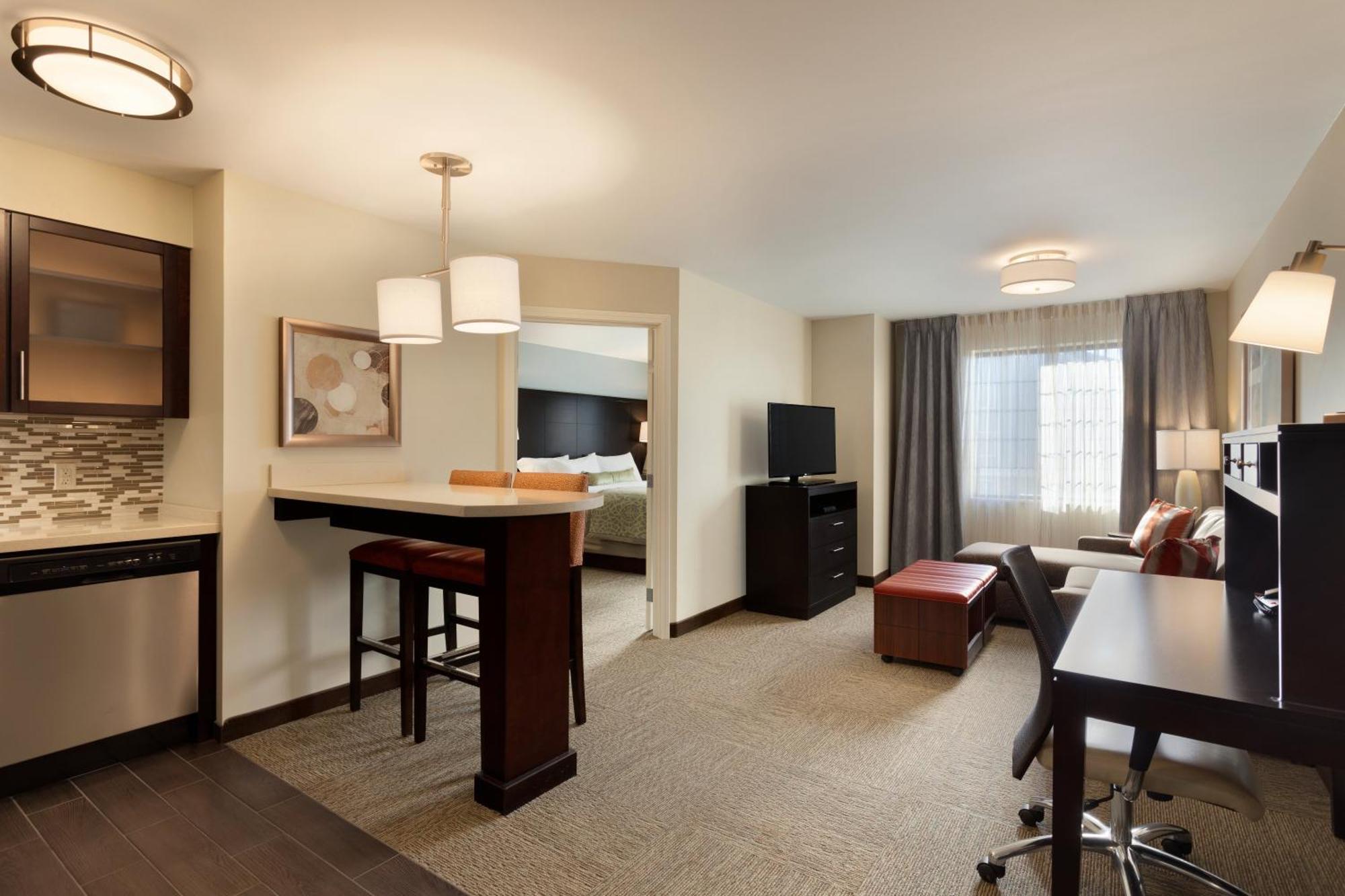 King Suite - Disability Access Tub/Non-Smoking