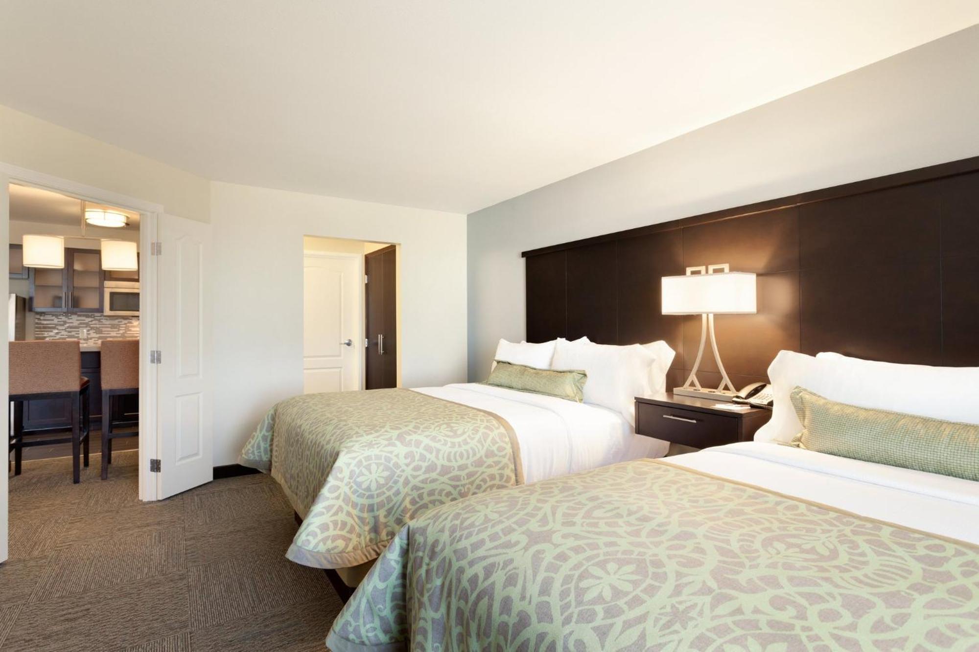 Queen Suite with Two Queen Beds - Disability Access Roll in Shower/Non-Smoking