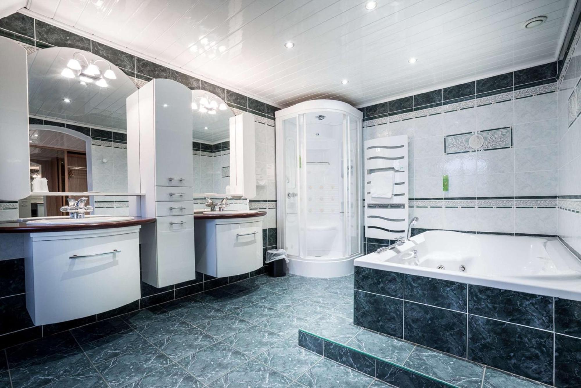 Two-Room Family Suite Two King Beds Spa Bath Valley View or Non-Smoking,1679579121:JPEG