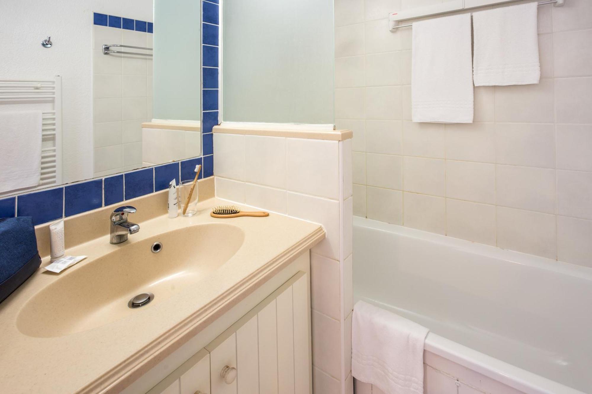 One-Bedroom Apartment Terrace or Balcony Street View,1697028763:JPEG