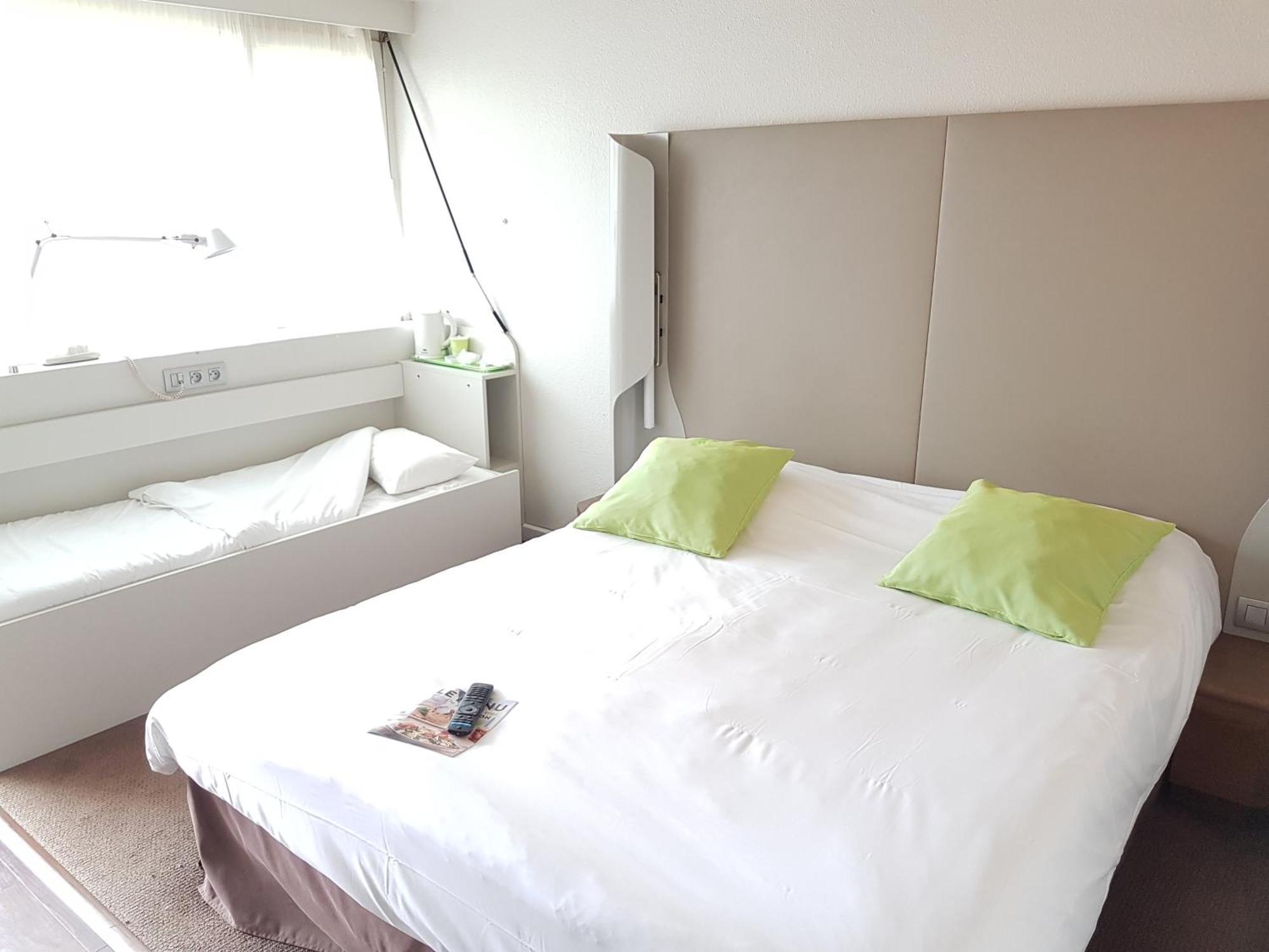 Standard Twin Room One Single Bed Up to Ten Years