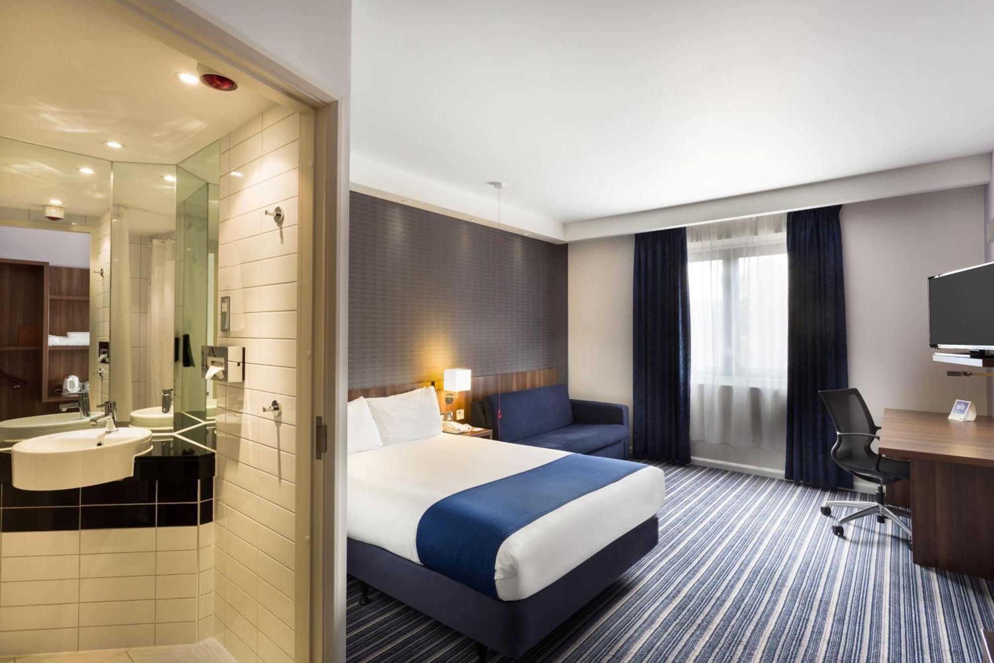Double Room with Free Hot Breakfast - Accessible