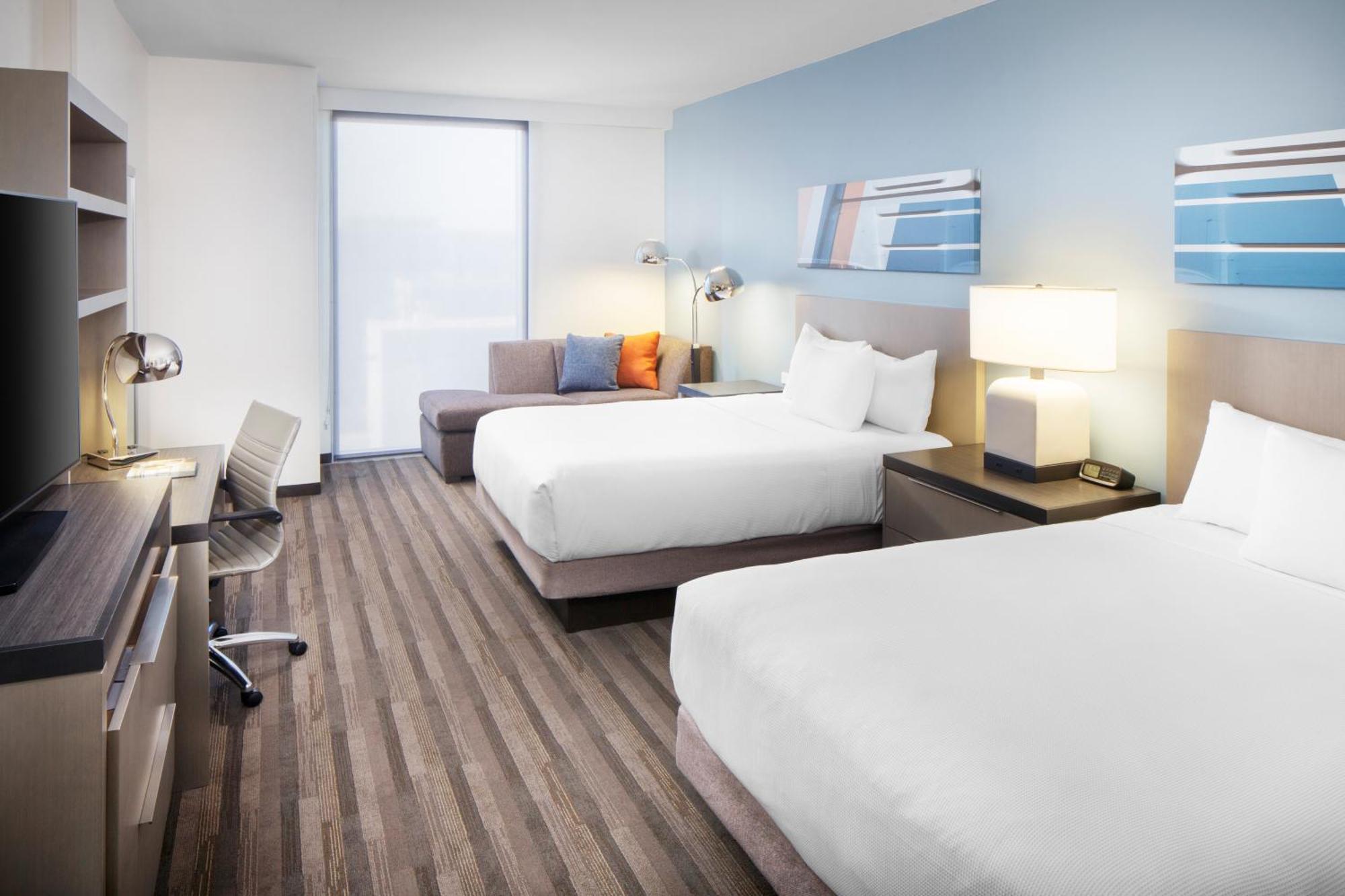 Den Guestroom Two Queen Beds