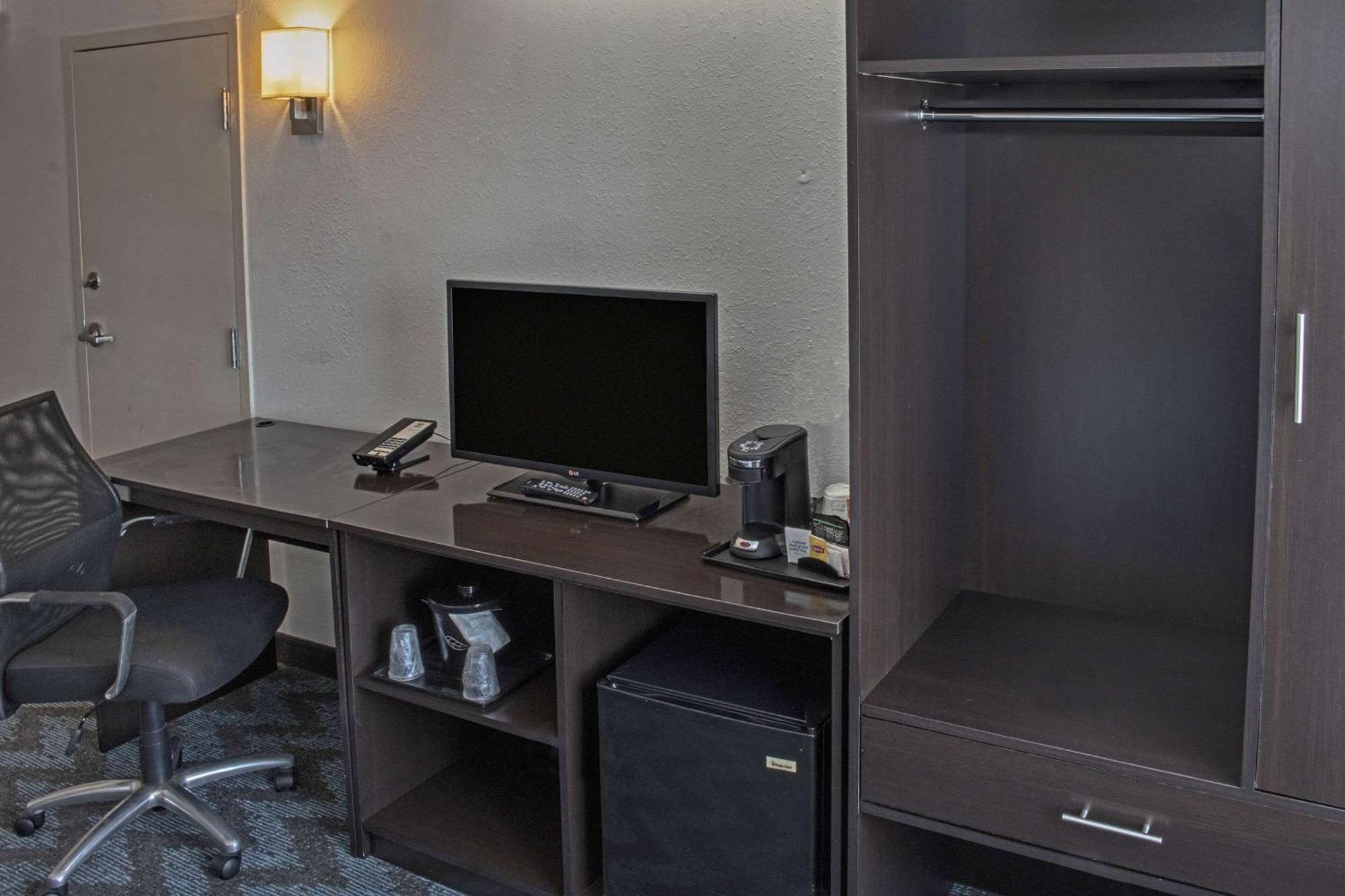 Double Room Two Double Beds Non-Smoking