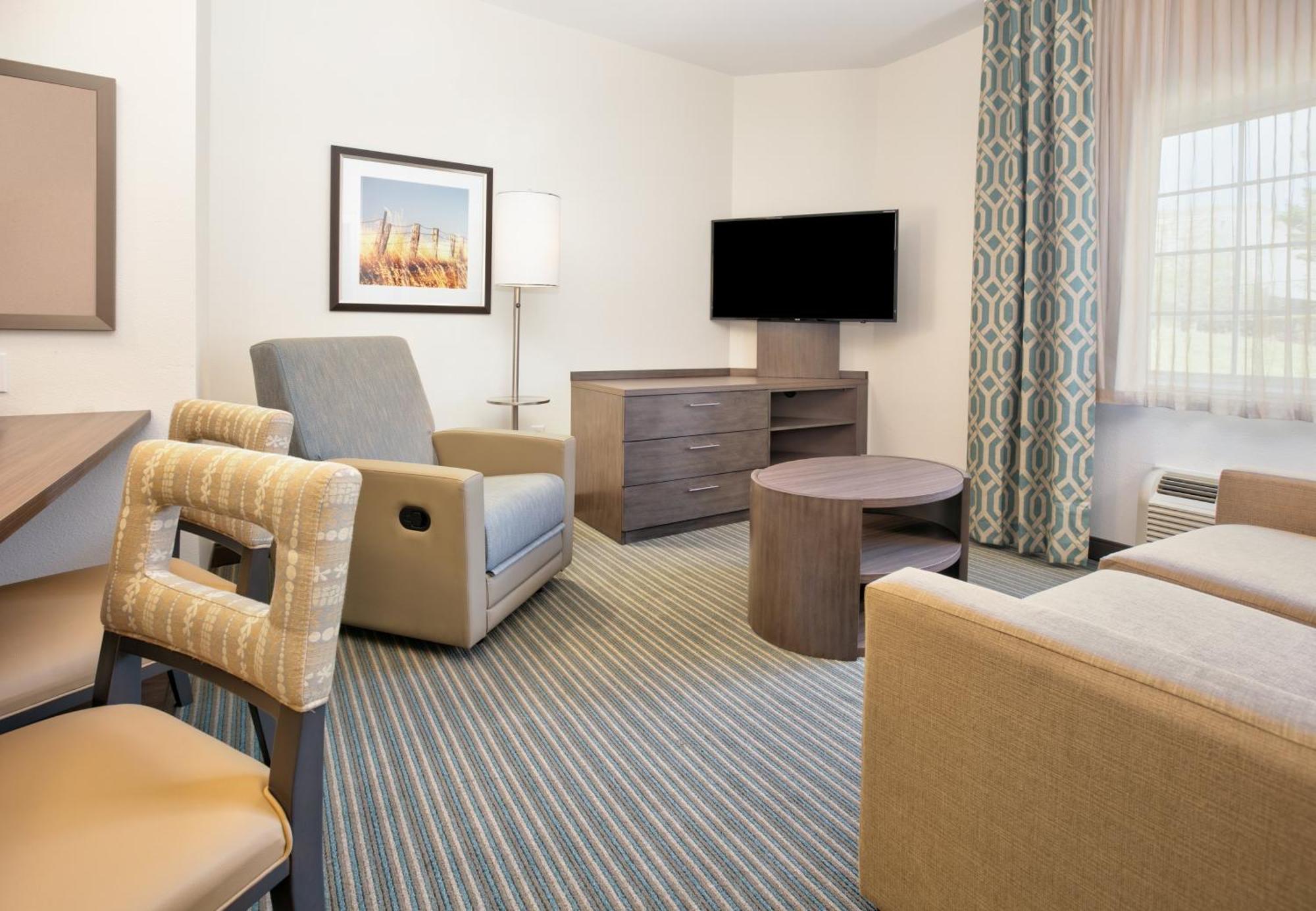 One-Bedroom Queen Suite