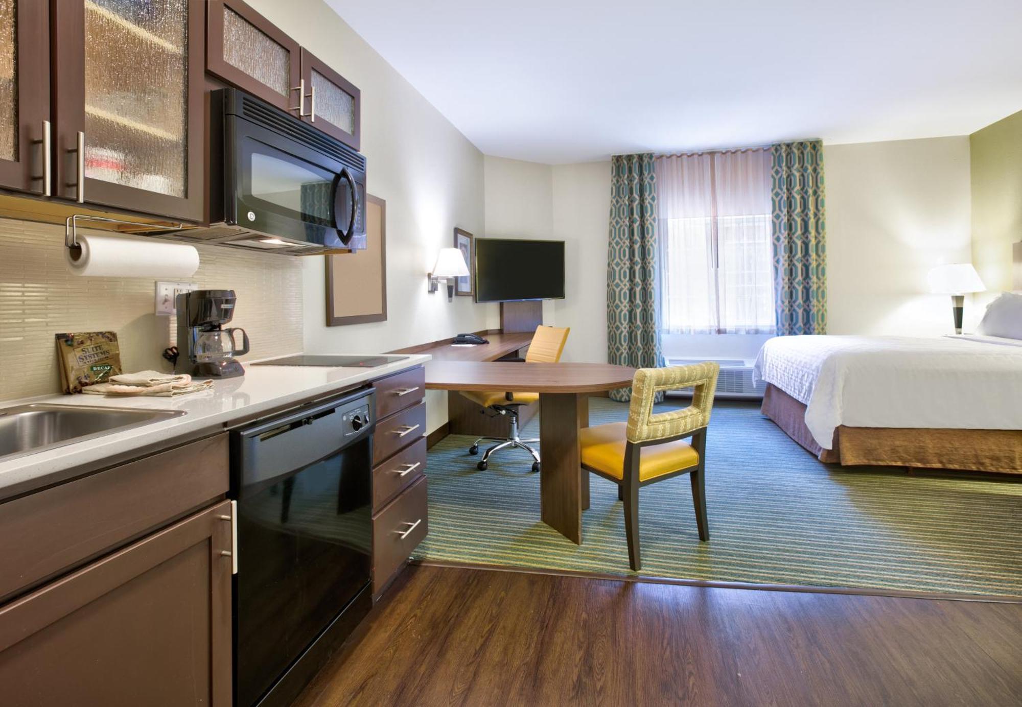 Studio Queen Suite