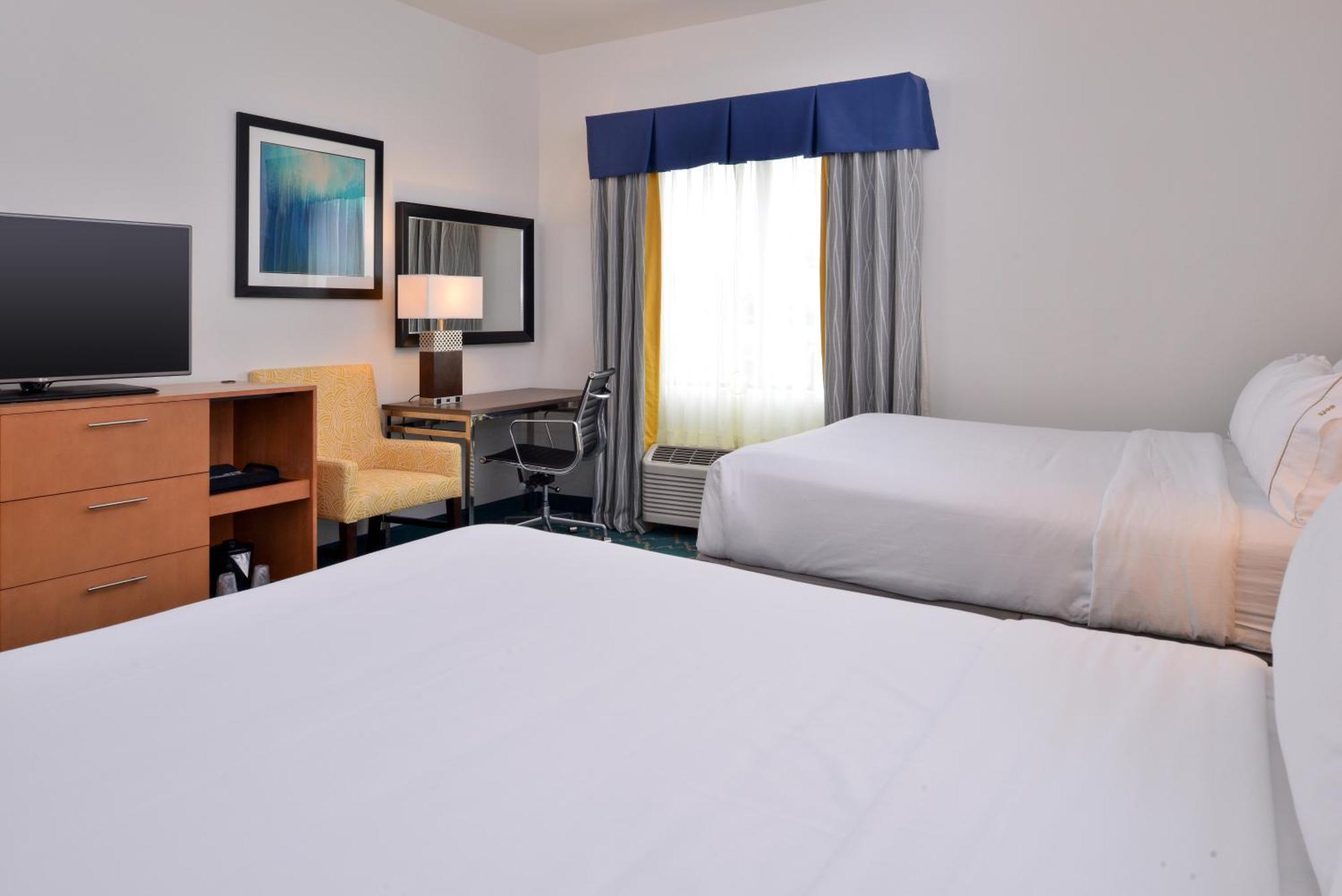 Queen Room with Two Queen Beds- Hearing Accessible Roll in Shower/Non-Smoking