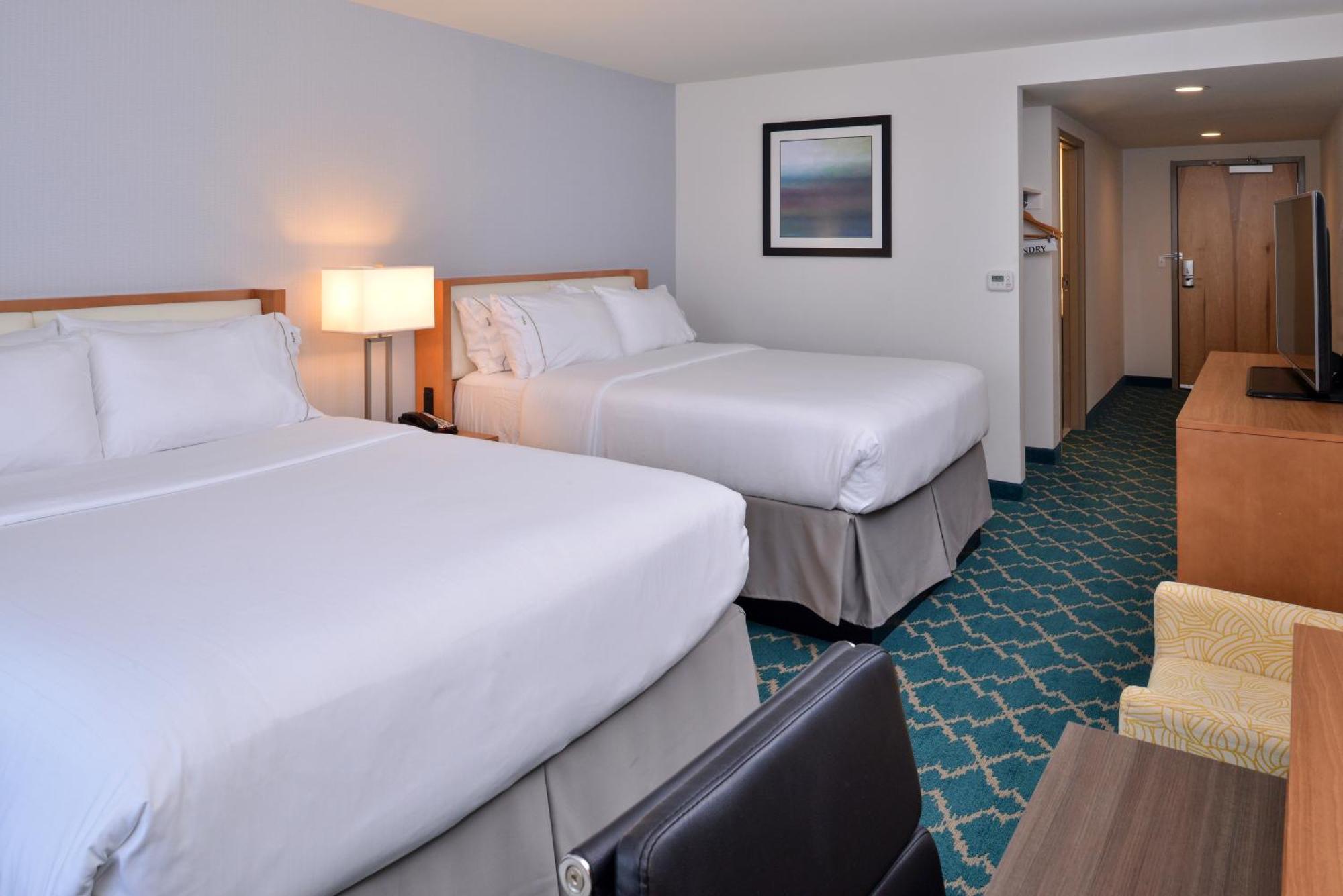 King Suite with Sofa Bed - Communication Accessible