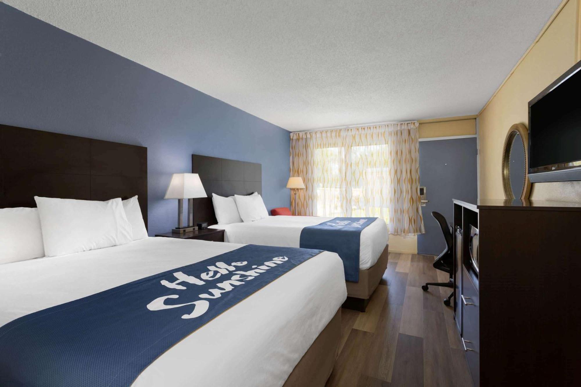 Queen Room with Two Queen Beds - Mobility Access/Non-Smoking