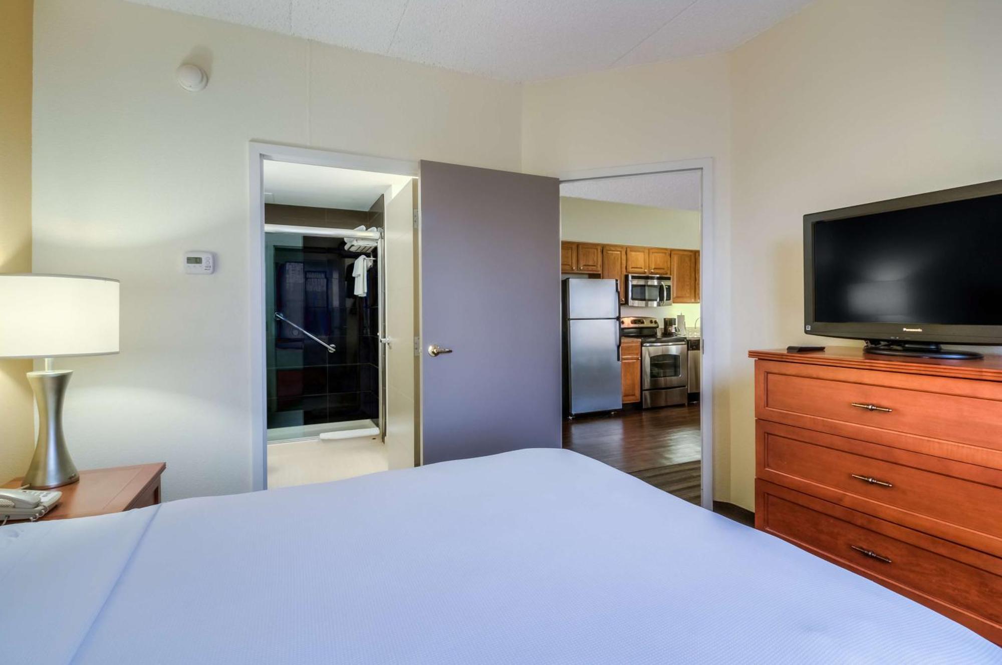 Two-Bedroom Queen Suite
