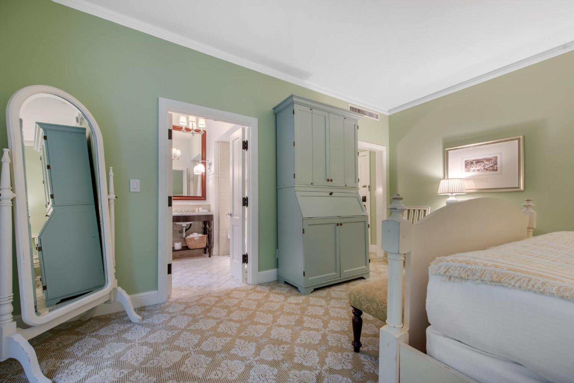 Deluxe Room One King Bed