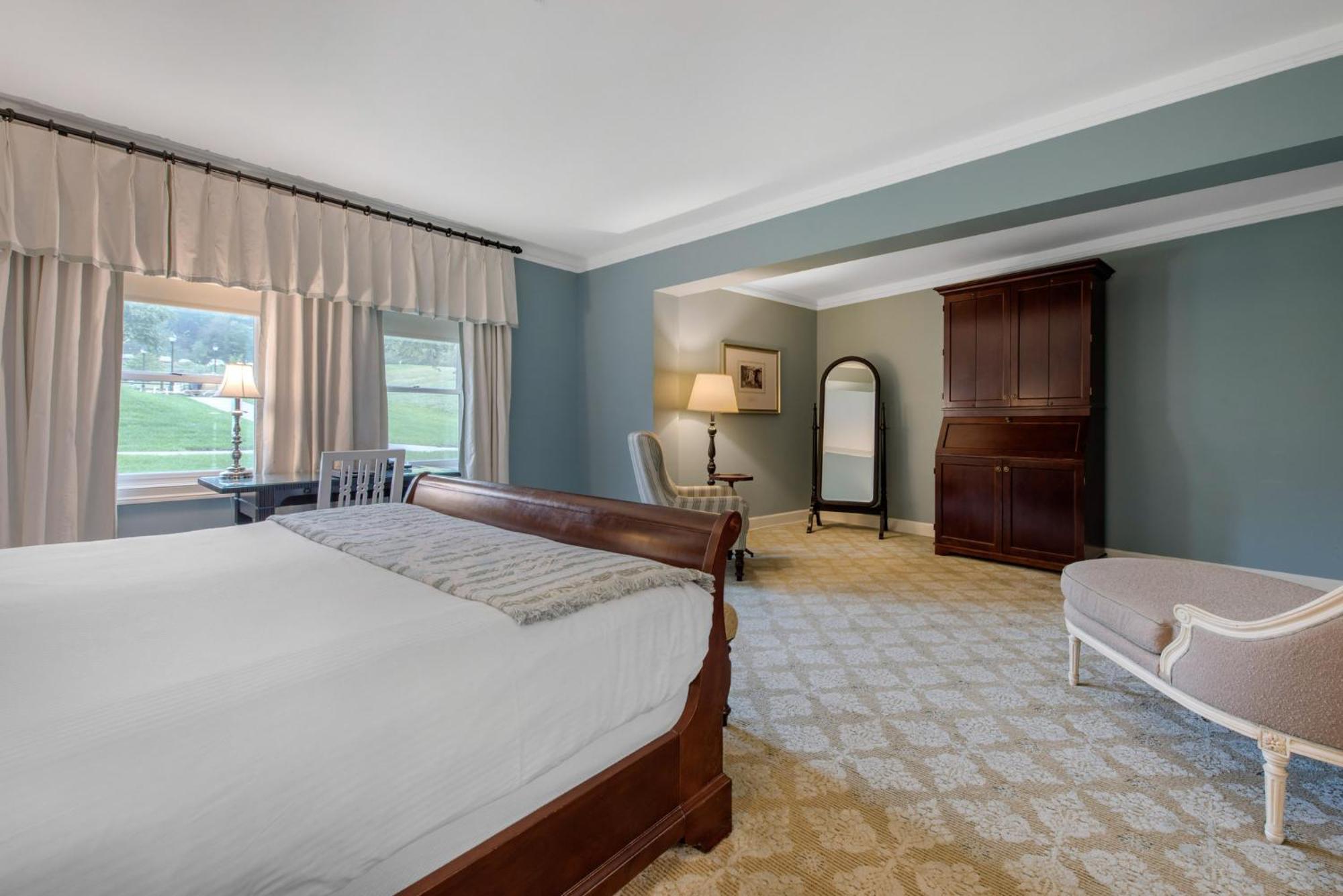 Deluxe Room One King Bed