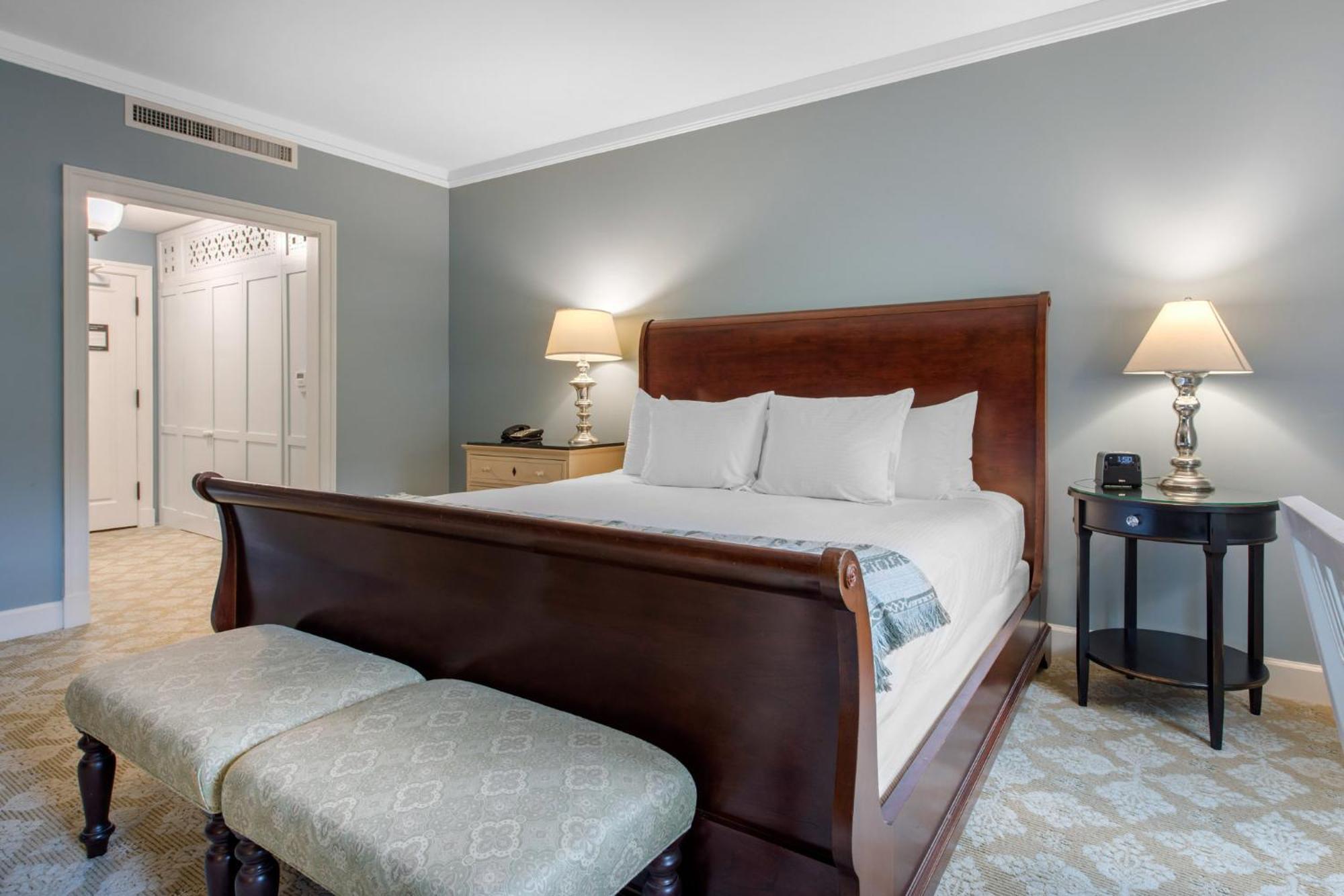 Deluxe Room One King Bed