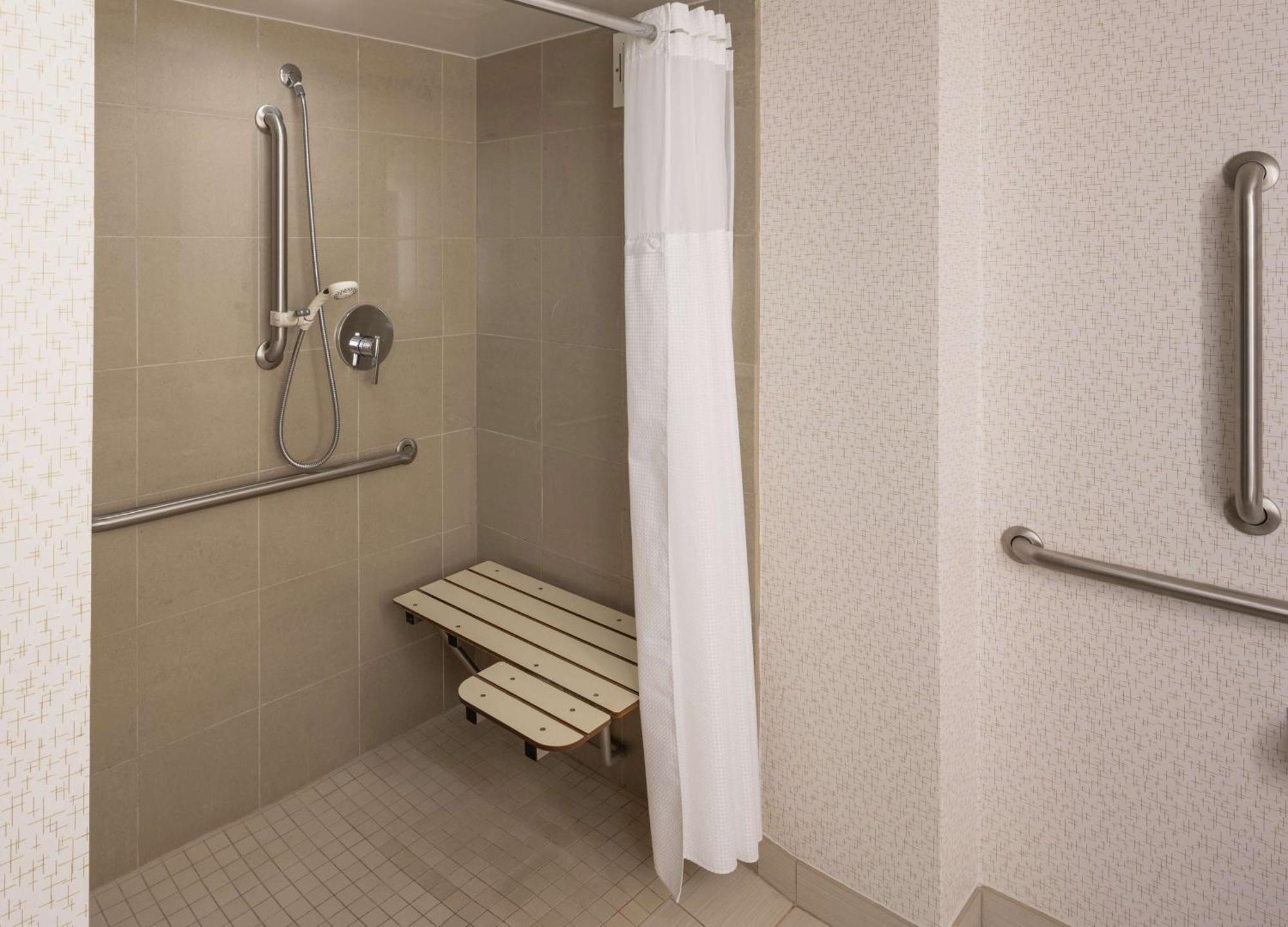 Queen Room Roll Shower Mobility Hearing Access or Non-Smoking
