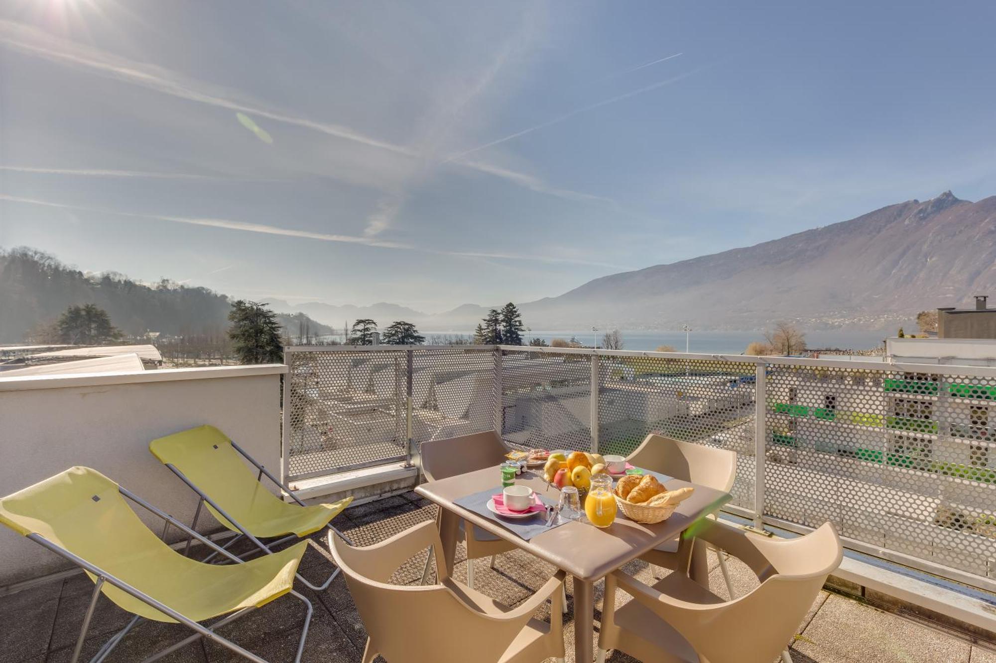 Studio Terrace Lake View