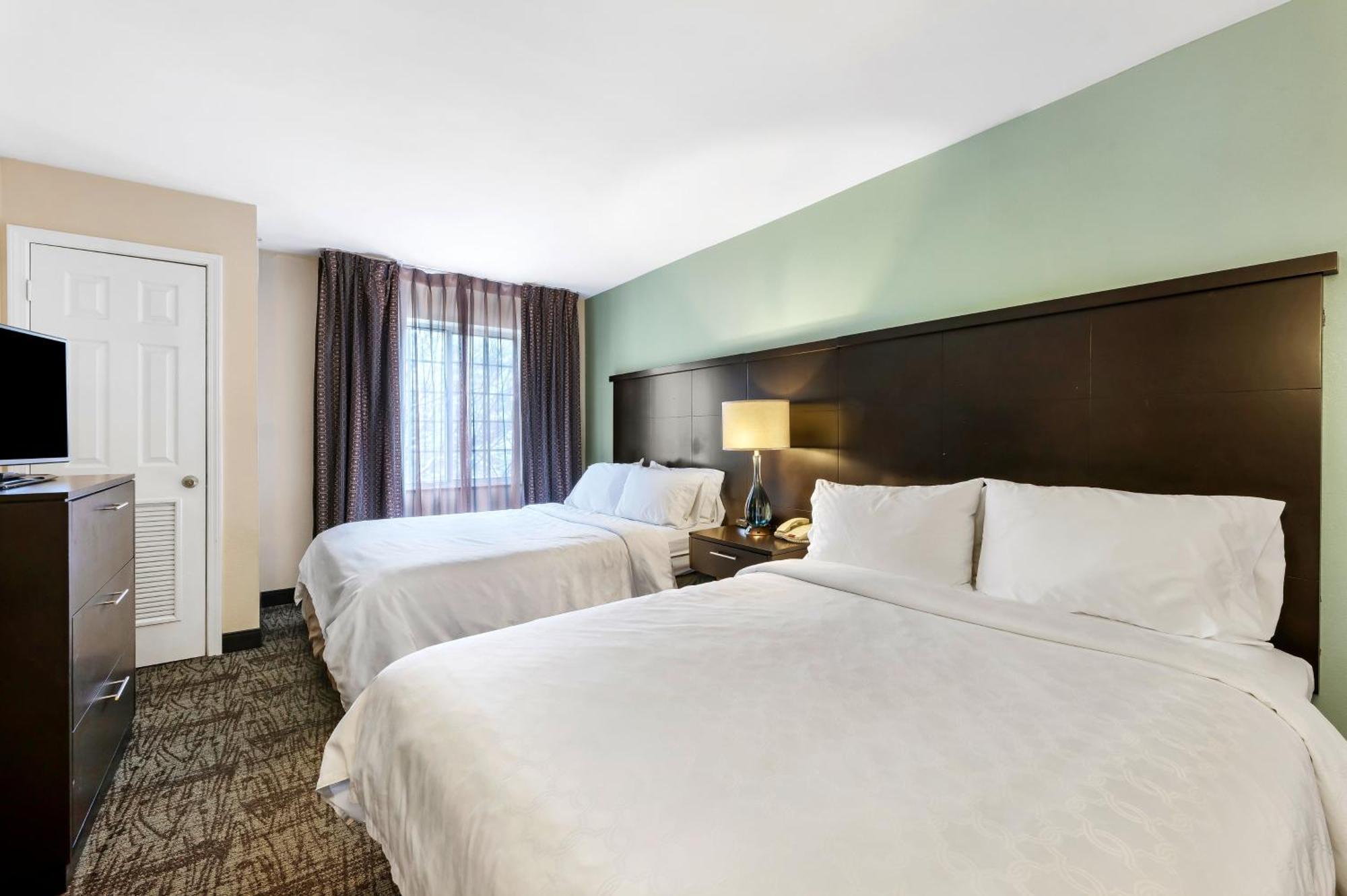 Two-Bedroom Suite Three Queen Beds