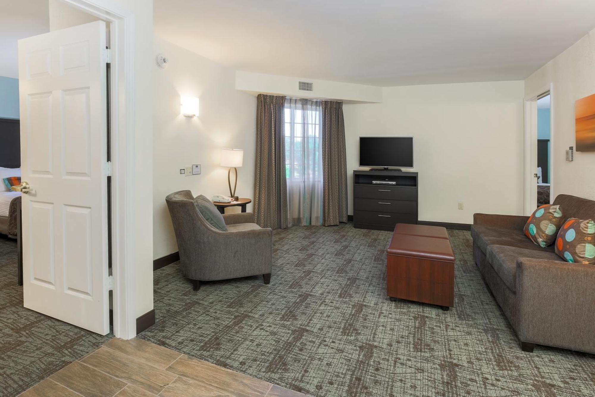 Two-Bedroom Suite Oner King Bed One Queen Bed