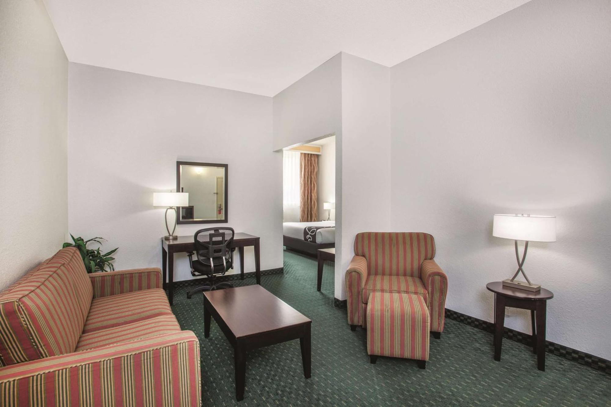 Deluxe King Suite Non-Smoking
