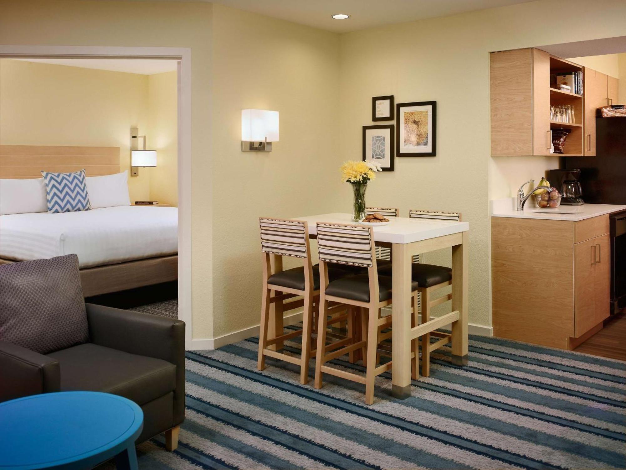 One-Bedroom King Suite