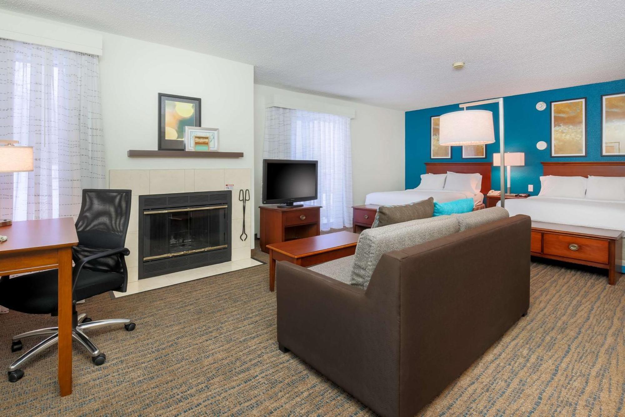 Studio Suite Two Double Beds Non-Smoking