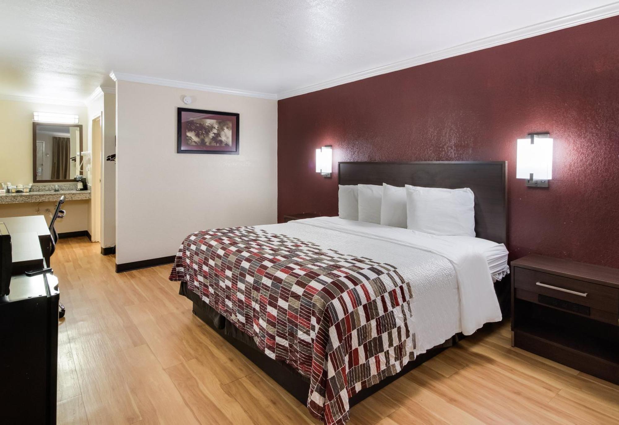 Deluxe King Room Disability Access Smoke
