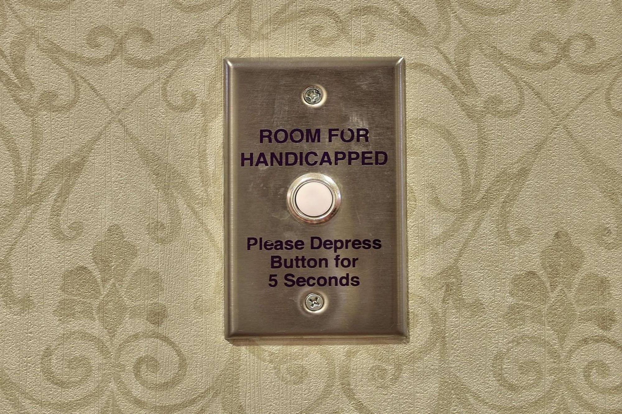 King Room with Bath Tub - Mobility Access