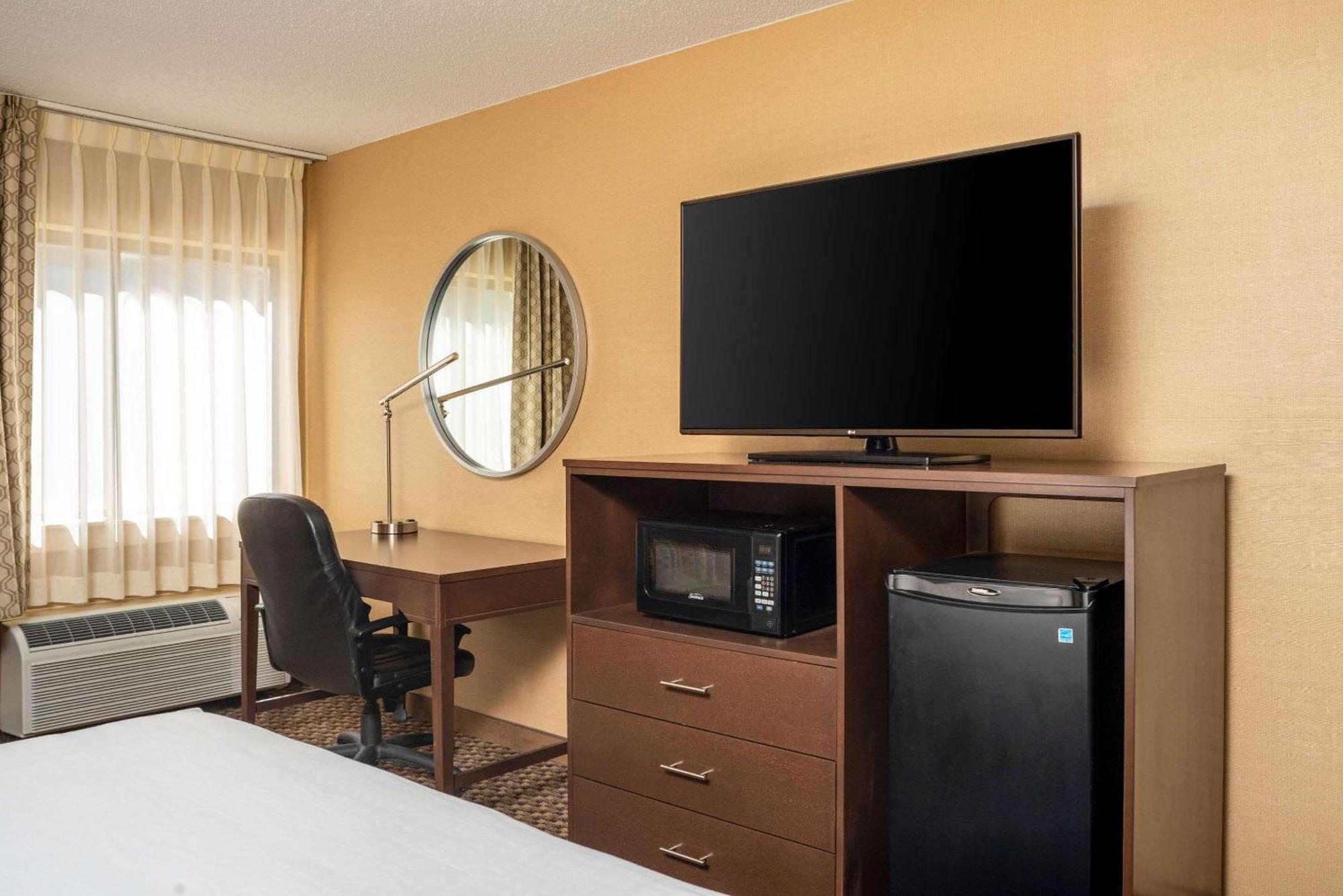 King Room Disability or Hearing Accessible Ground Floor
