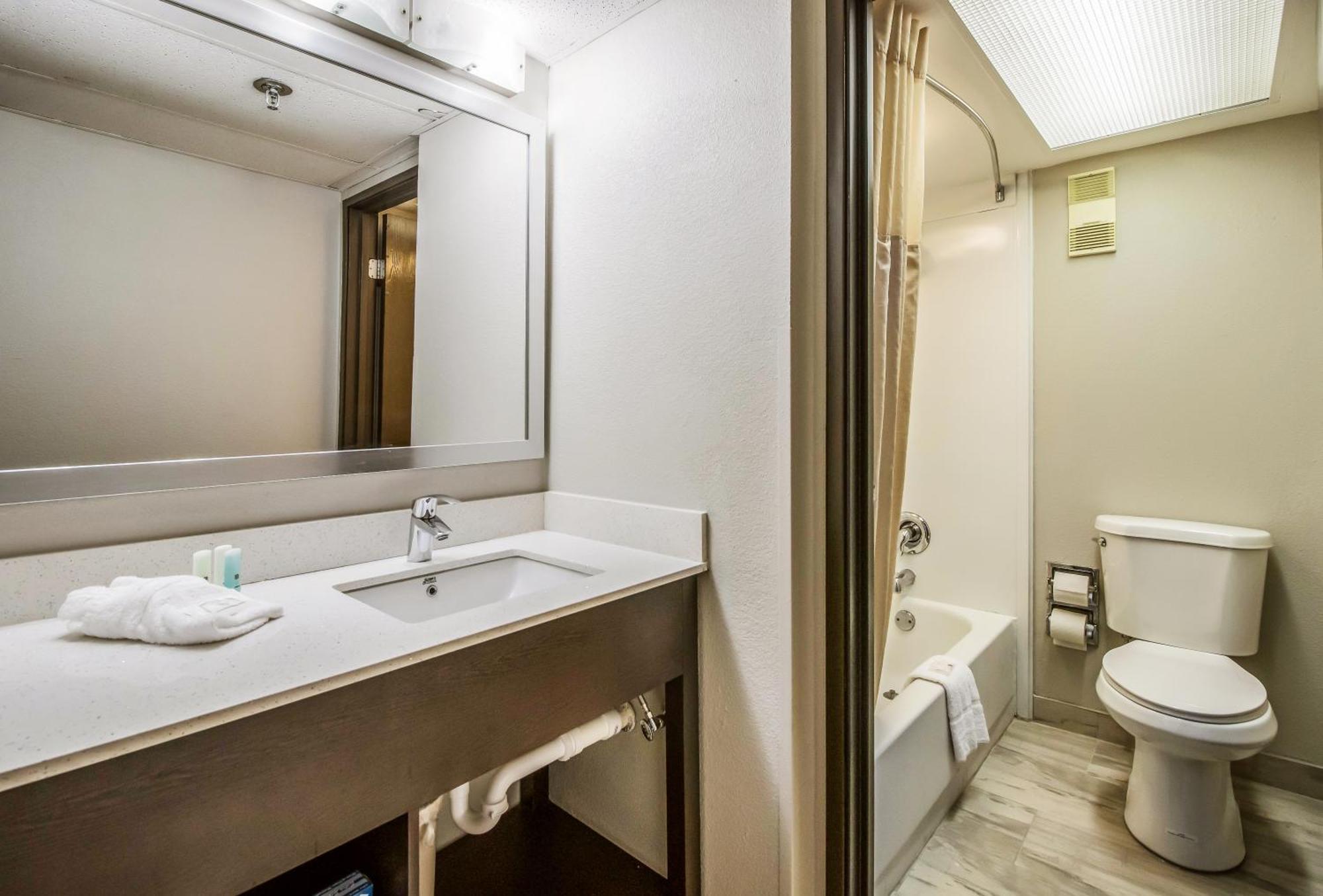 Queen Suite with Two Queen Beds - Non Smoking