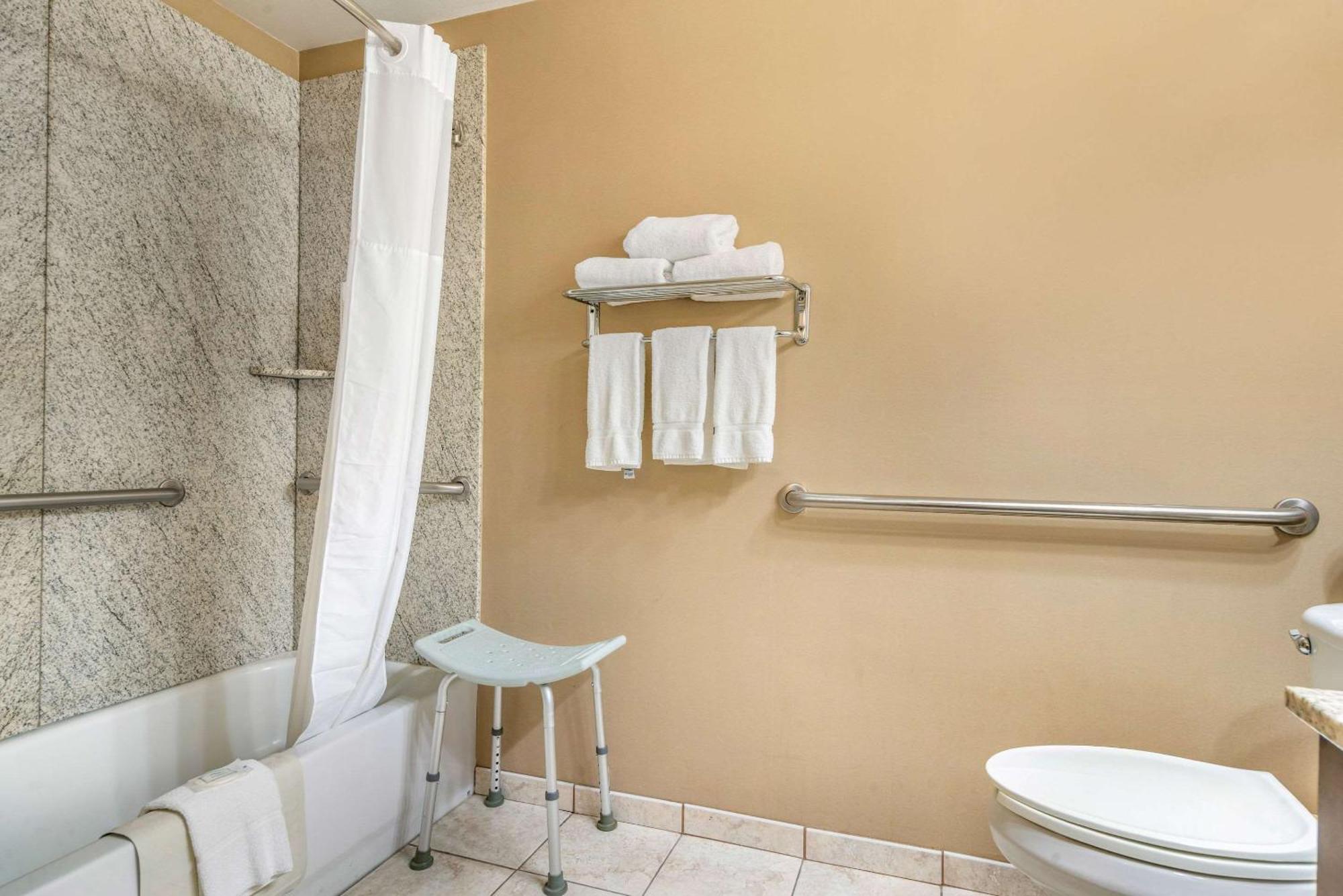 King Room Bathtub Accessible or Non-Smoking