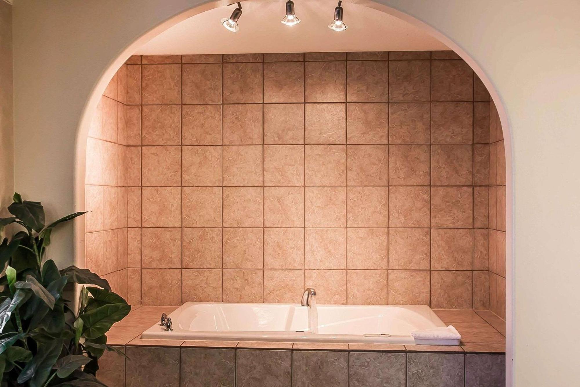 King Suite Spa Bath Fireplace Non-Smoking