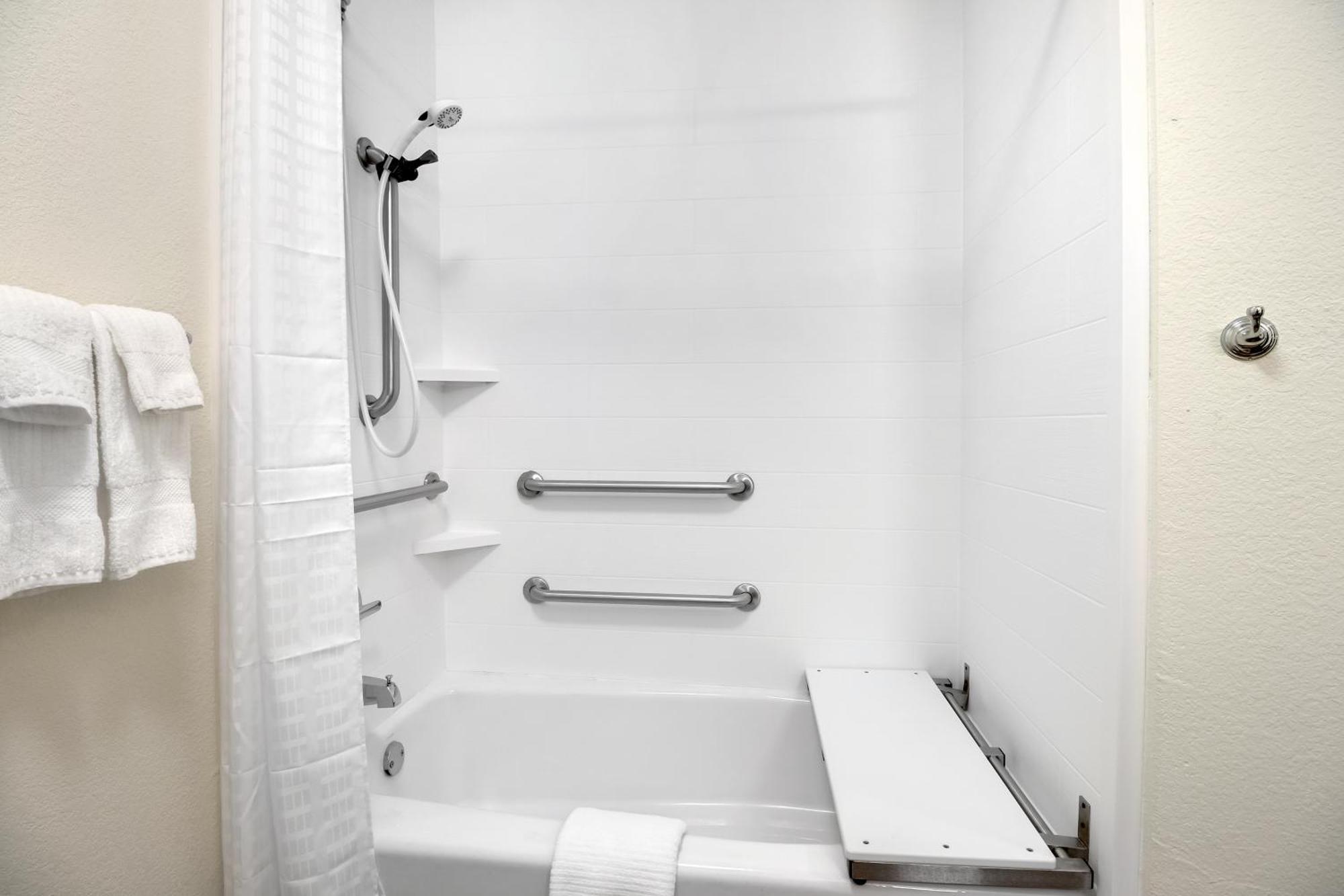 Queen Studio Suite Two Queen Beds Disability Access Tub or Non-Smoking,1281276703:JPEG